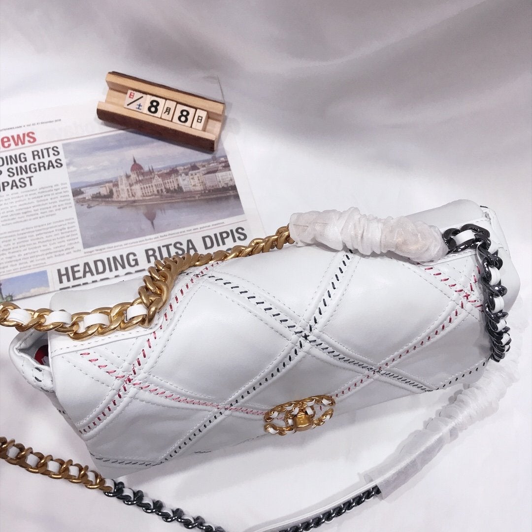 19 FLAP BAG 30CM WHITE QUILTED