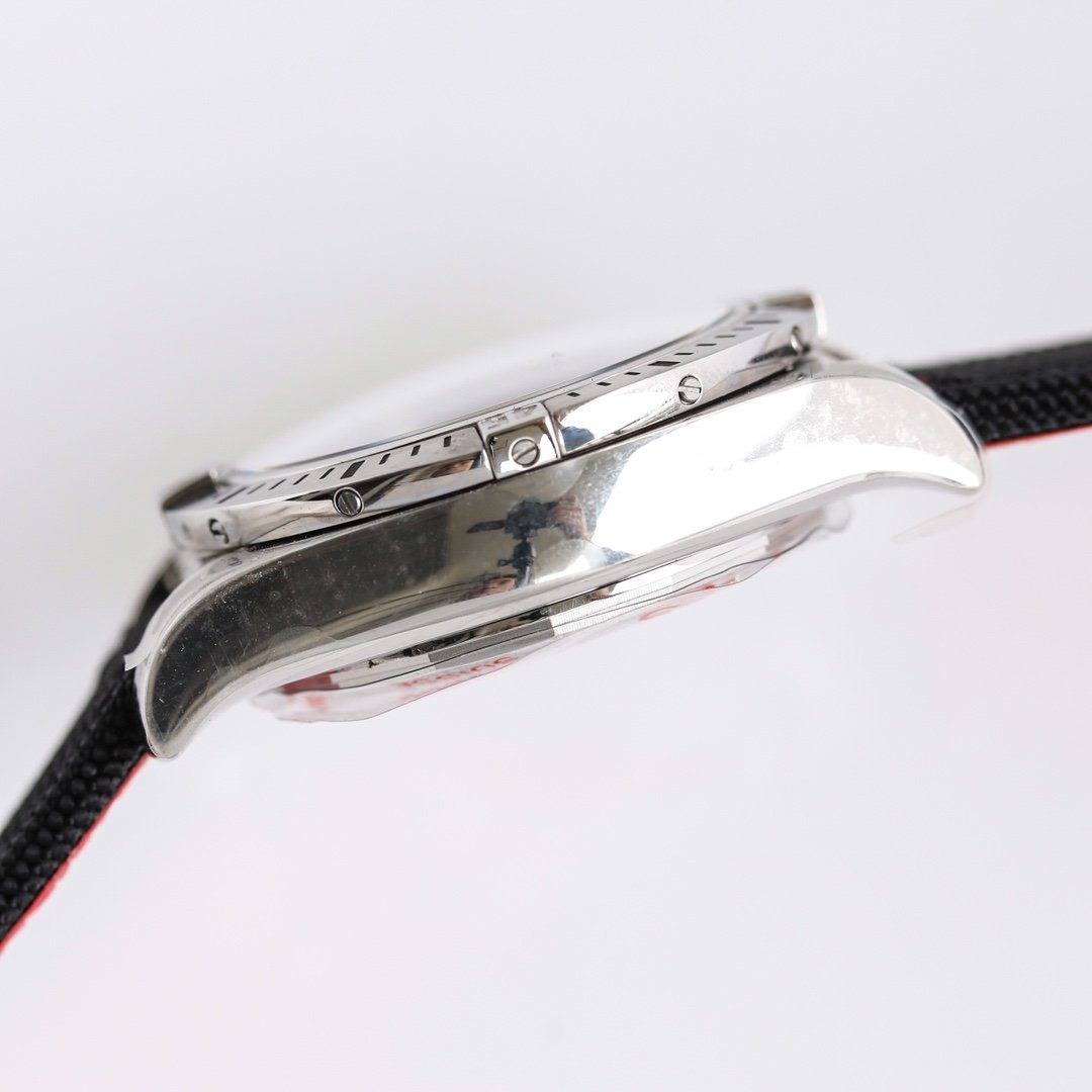 CHRONOMAT 44 AIRBORNE PANDA DIAL TEXTILE