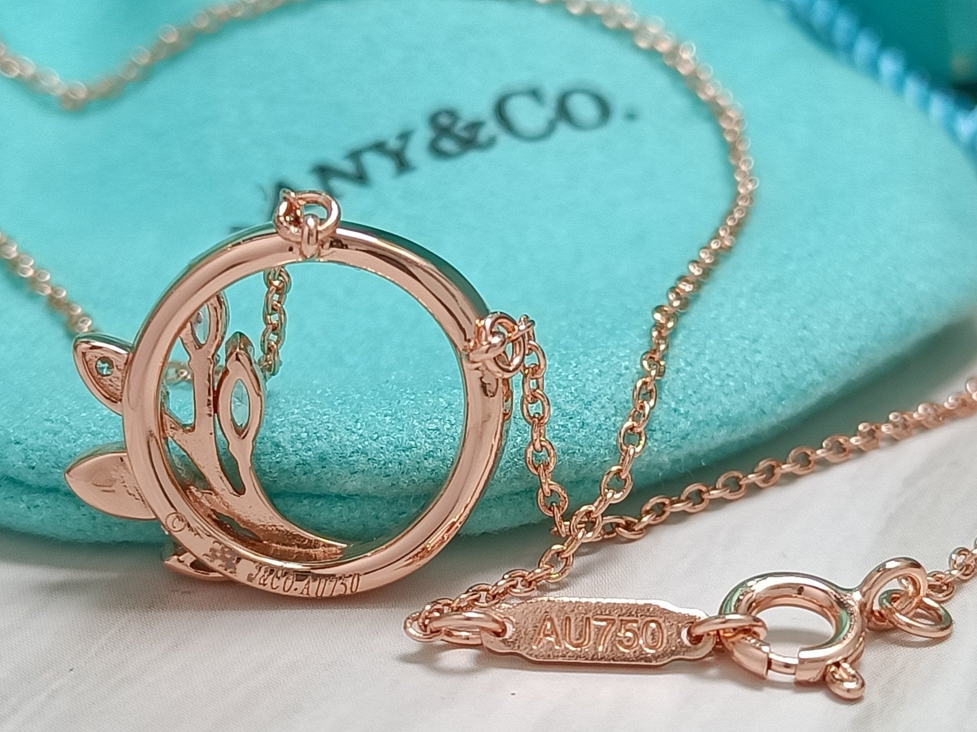 DIAMOND VINE CIRCLE PENDANT PLATINUM NECKLACE