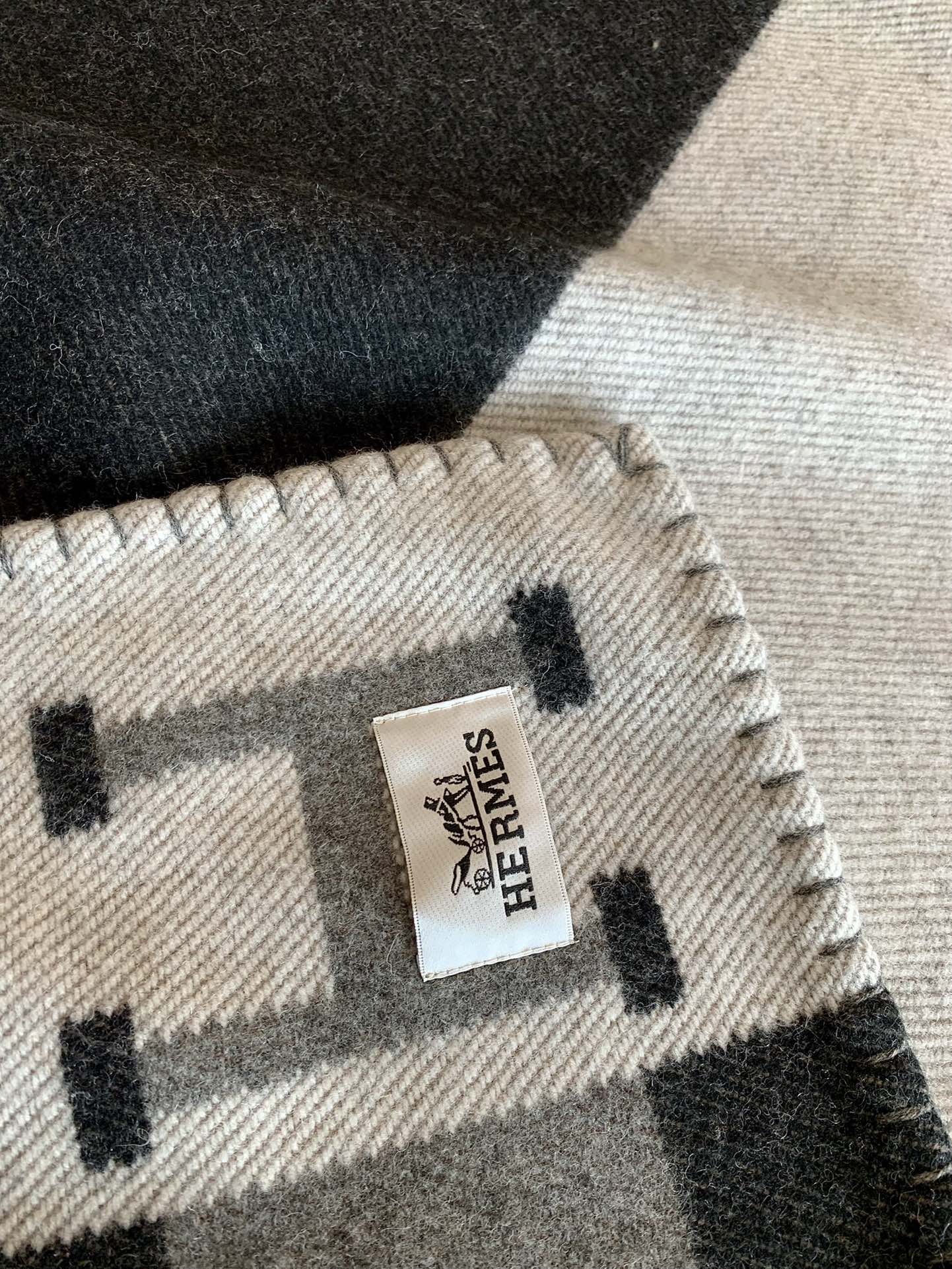 HM Avalon Throw Blanket Black Wool Cashmere