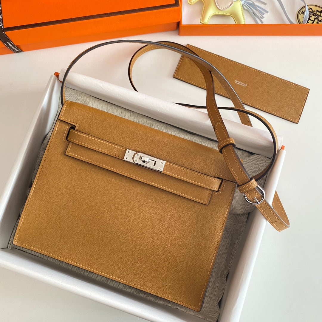Kelly Danse II 22cm Gold Evercolor Leather Shw