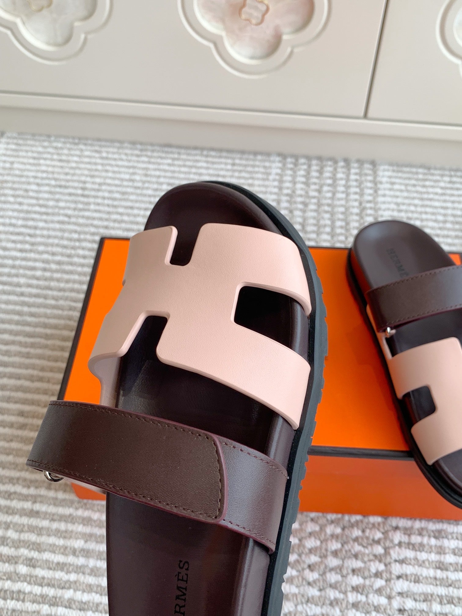 Hermes 2026 Chypre Sandal Two-tone Calfskin 982191