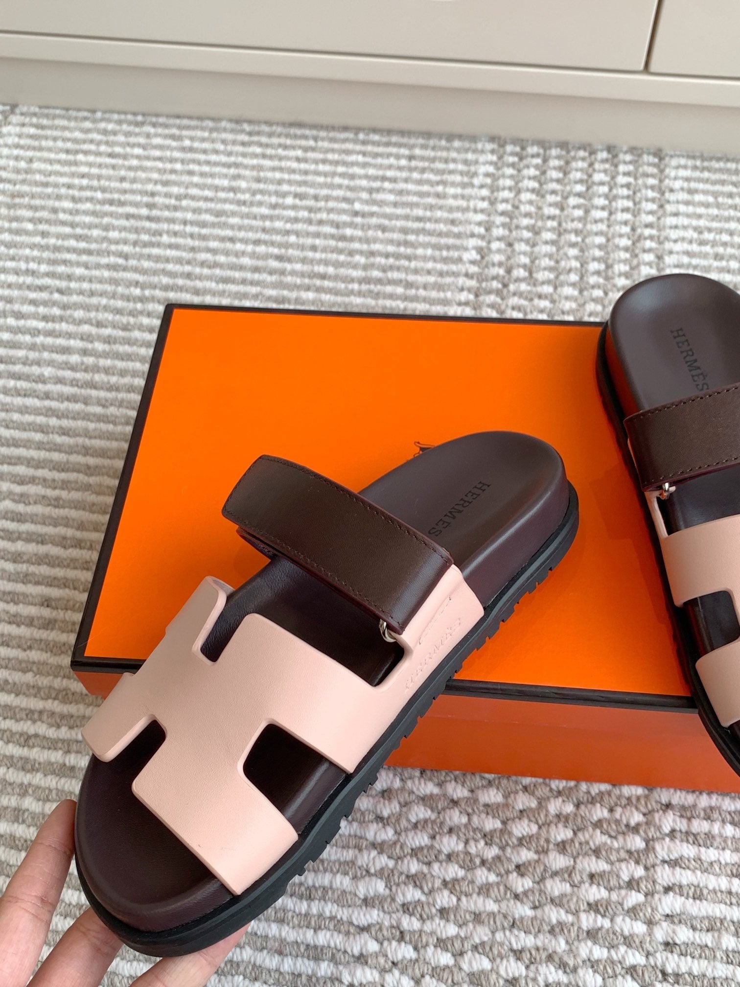Hermes 2026 Chypre Sandal Two-tone Calfskin 982191