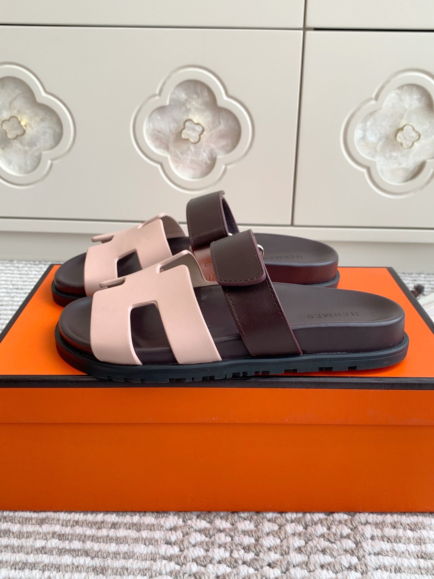Hermes 2026 Chypre Sandal Two-tone Calfskin 982191