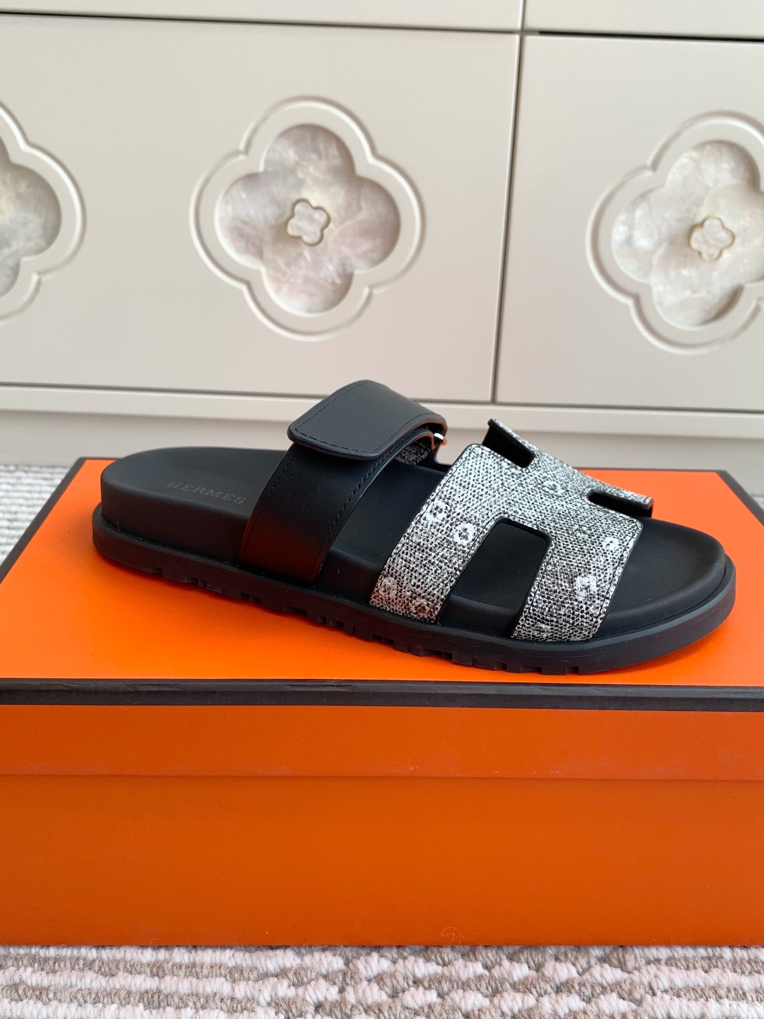 Hermes 2026 Chypre Sandal Lizard-patterned Leather 982179
