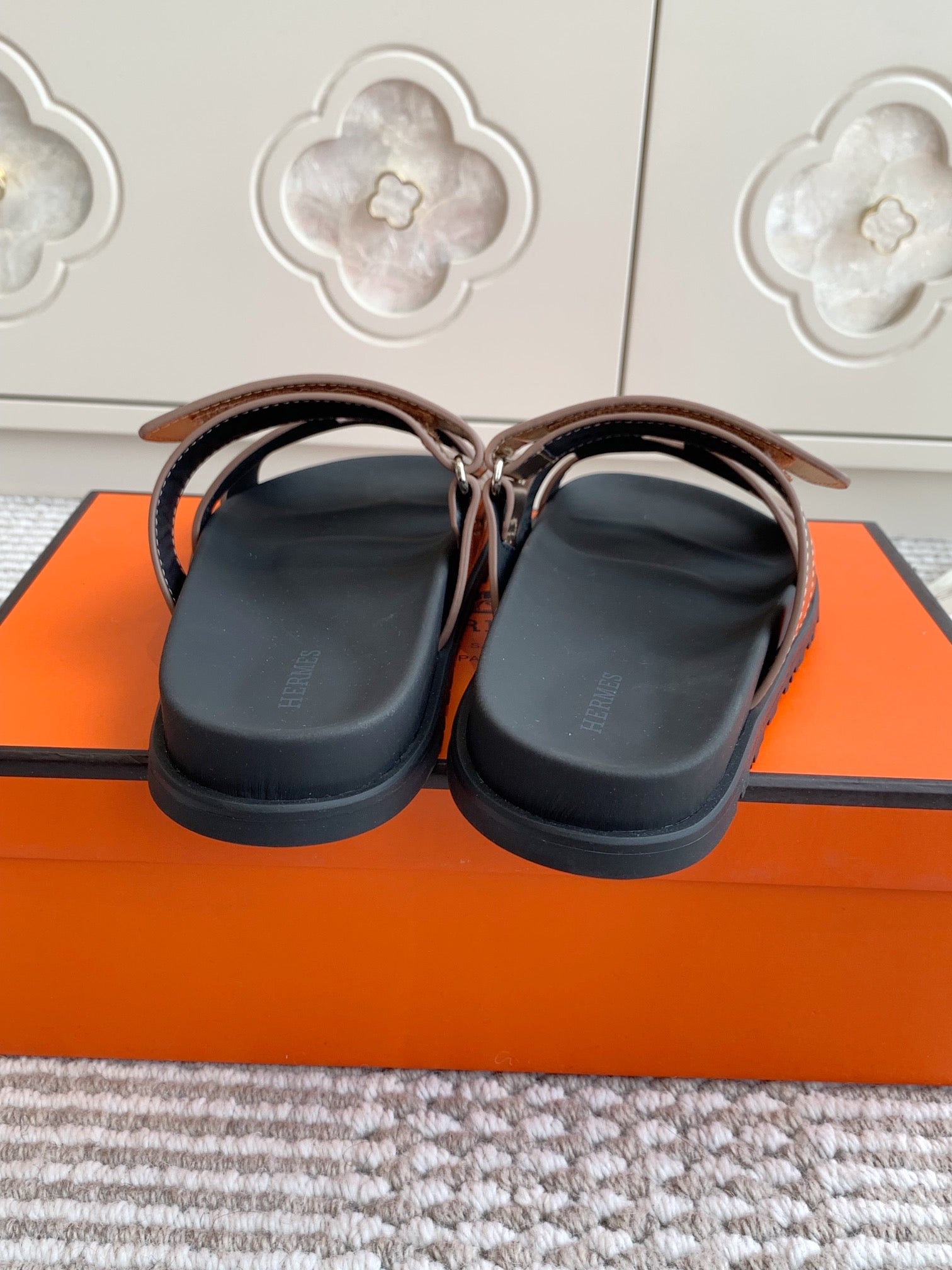 Hermes 2026 Chypre Sandal Grained Goatskin With Metallic Finish 982174