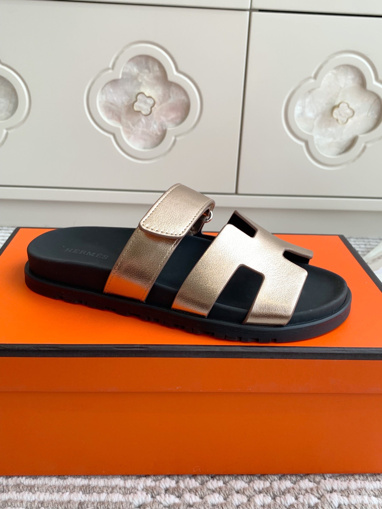 Hermes 2026 Chypre Sandal Grained Goatskin With Metallic Finish 982174