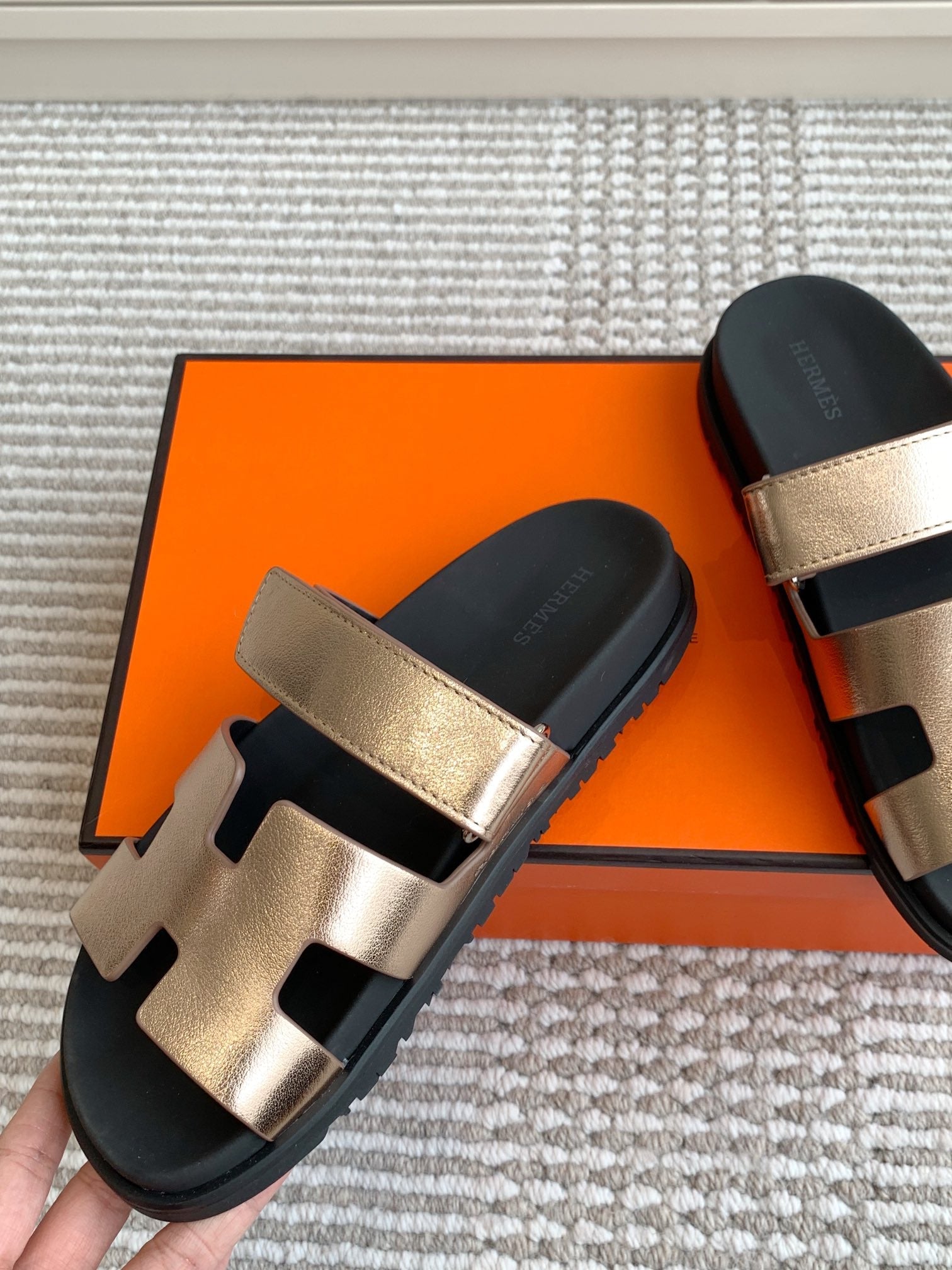 Hermes 2026 Chypre Sandal Grained Goatskin With Metallic Finish 982174