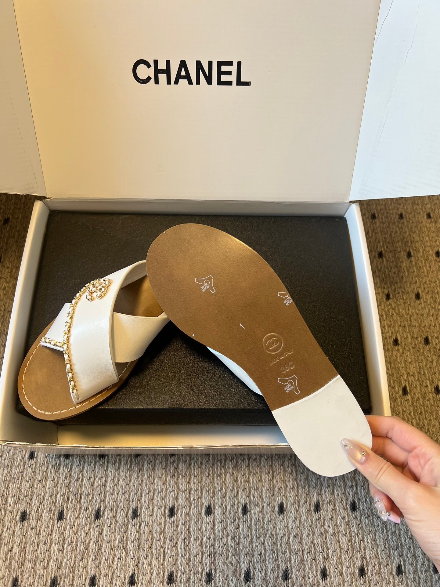 CC 26s Flat Sandals White Brown Cowhide 627195