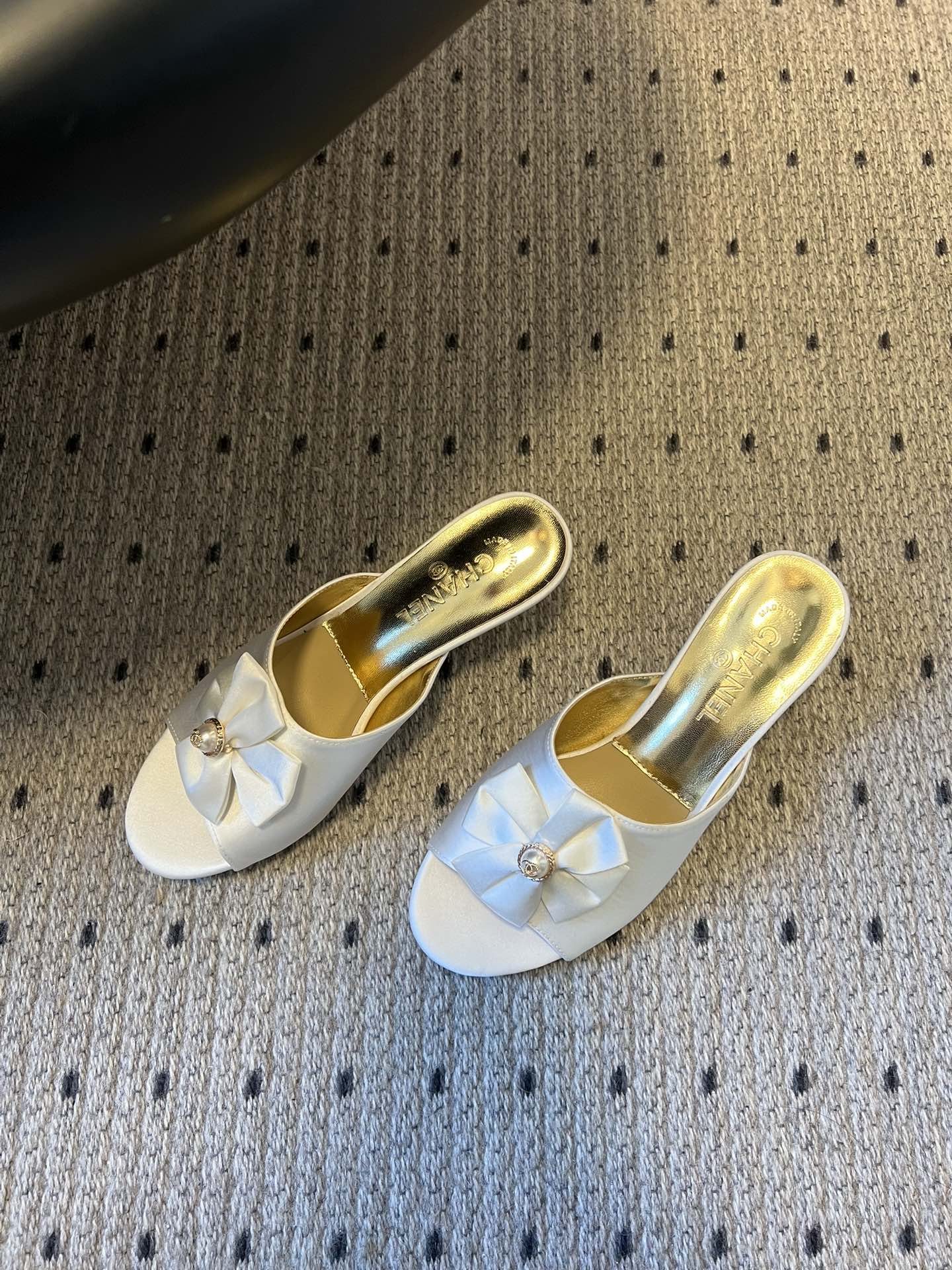 CC 26s High-Heeled Slides 60 White Satin Cowhide 627181