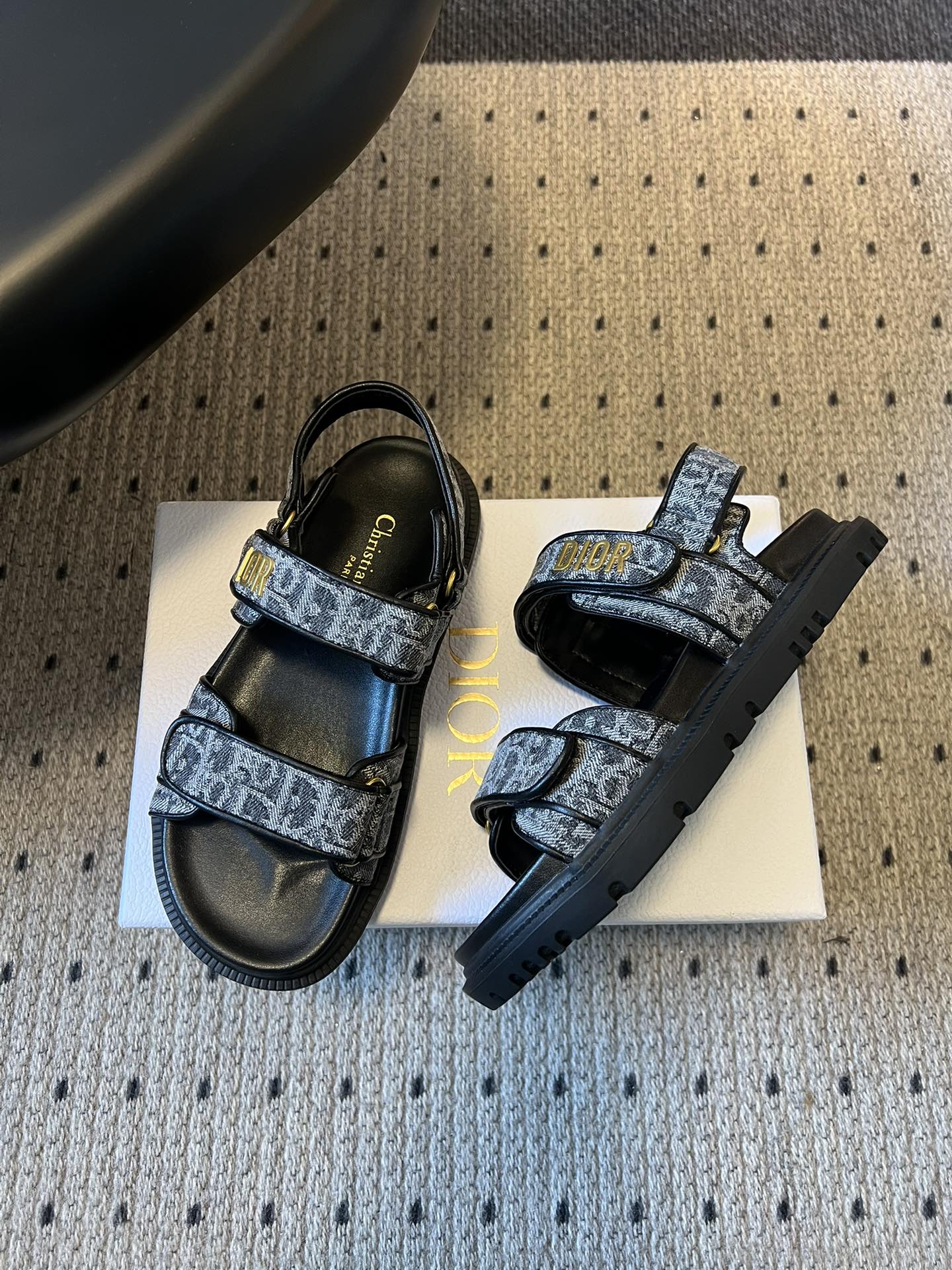 CD 26 Flats Sandals Black Blue Sheepskin Embroidered Fabric 621799