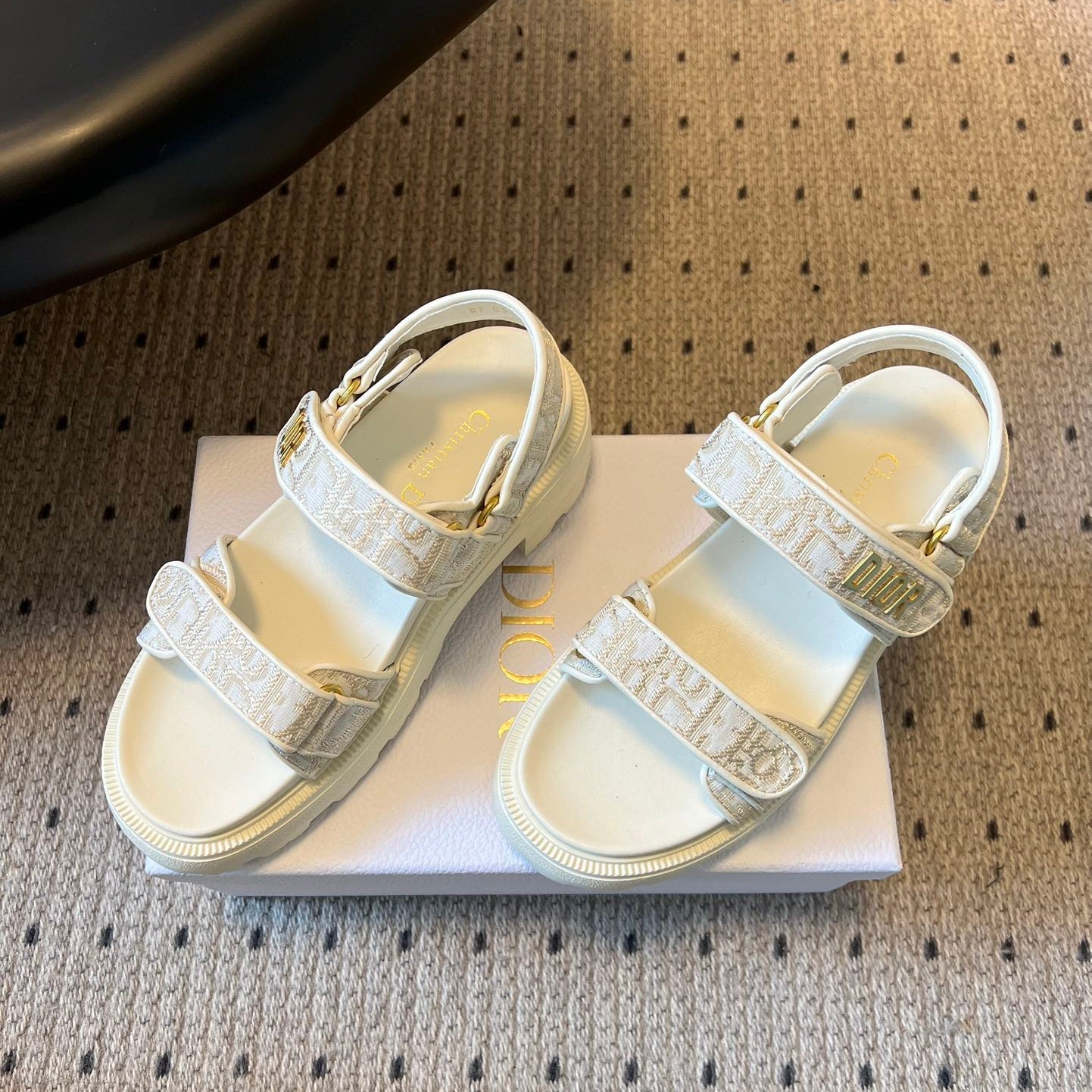 CD 26 Platform Sandals White Beige Sheepskin Embroidered Fabric 621797