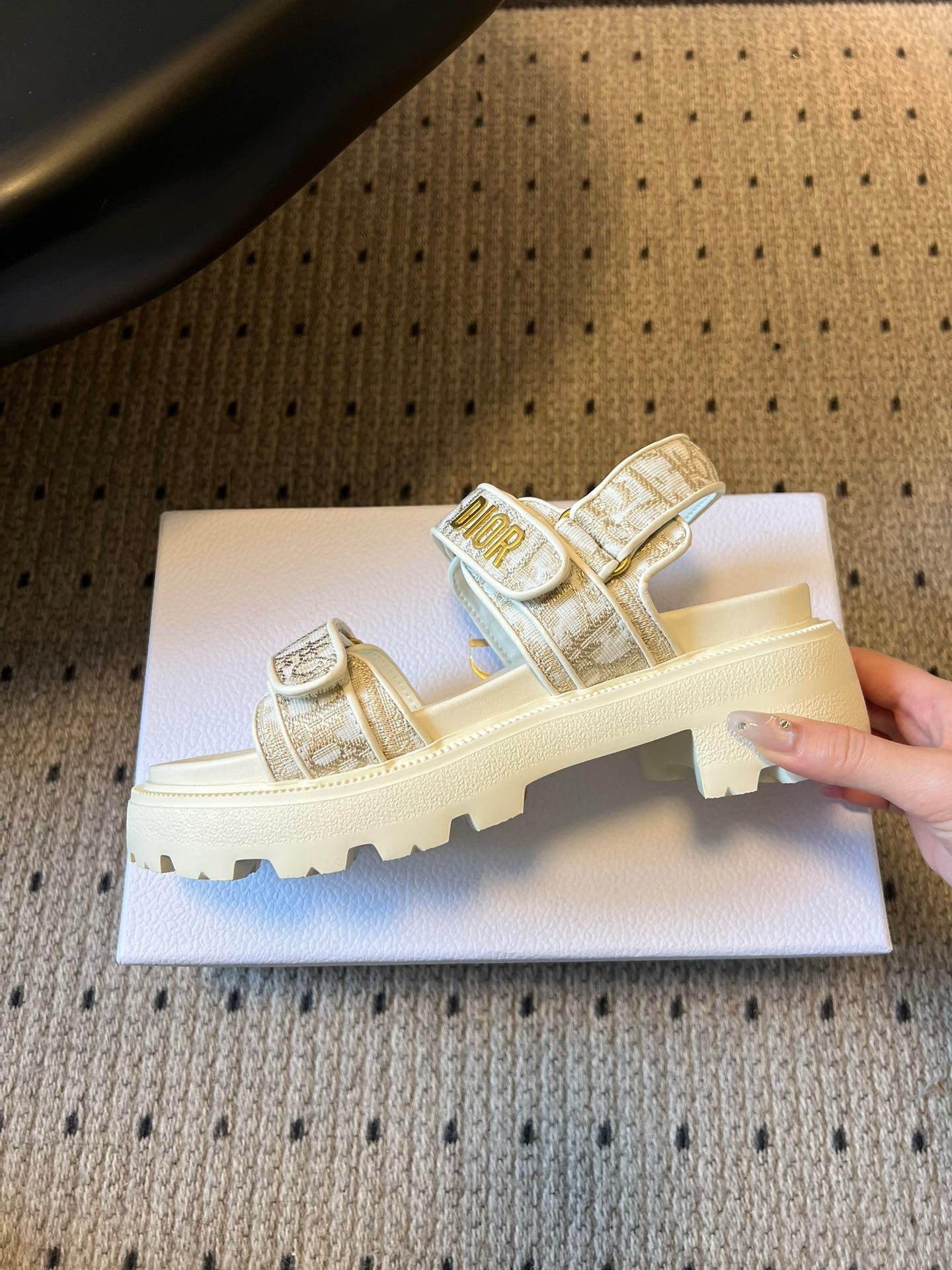 CD 26 Platform Sandals White Beige Sheepskin Embroidered Fabric 621797