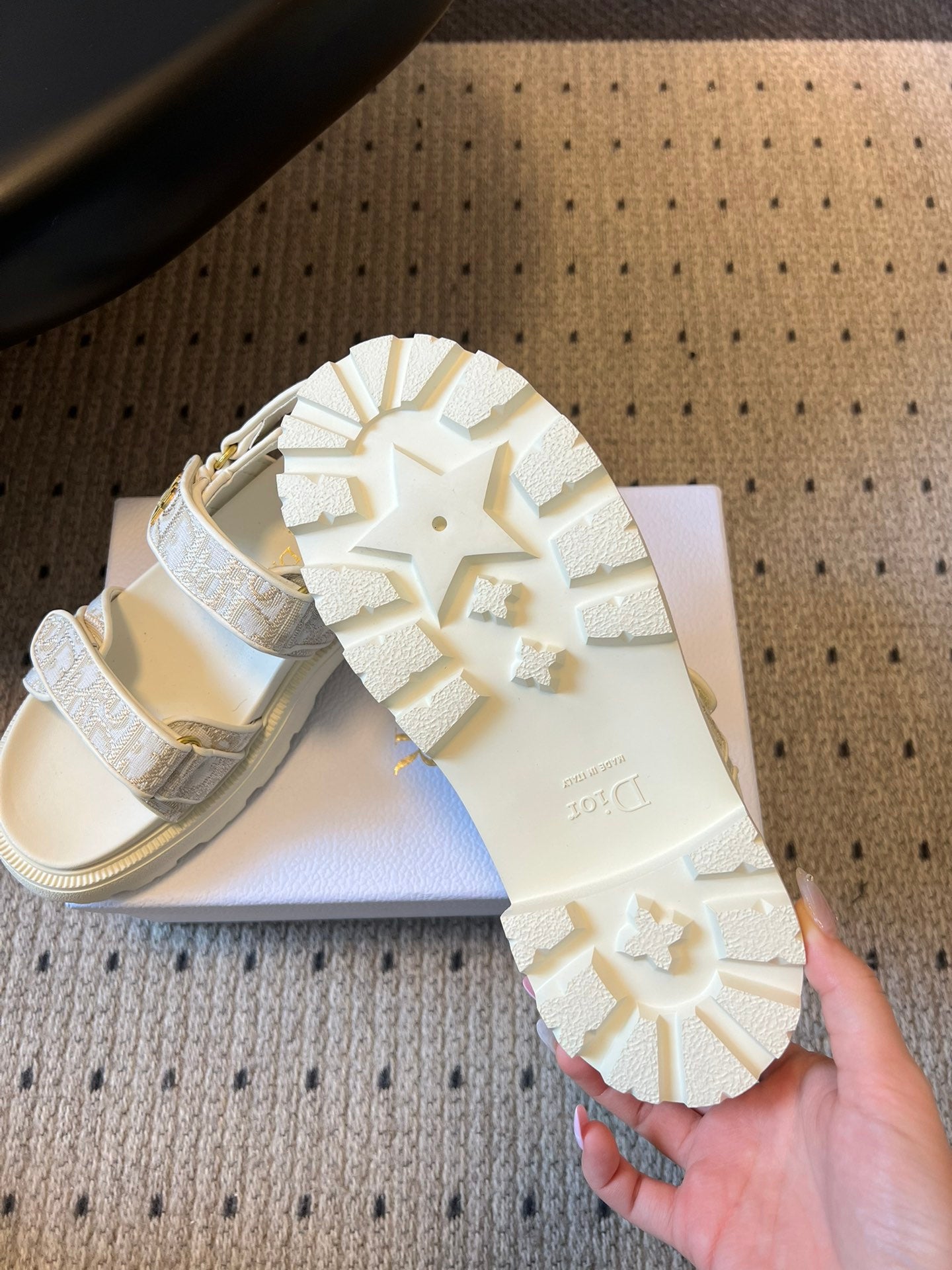 CD 26 Platform Sandals White Beige Sheepskin Embroidered Fabric 621797