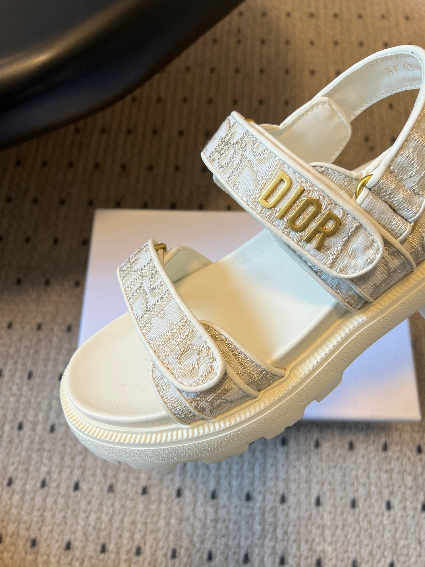 CD 26 Platform Sandals White Beige Sheepskin Embroidered Fabric 621797