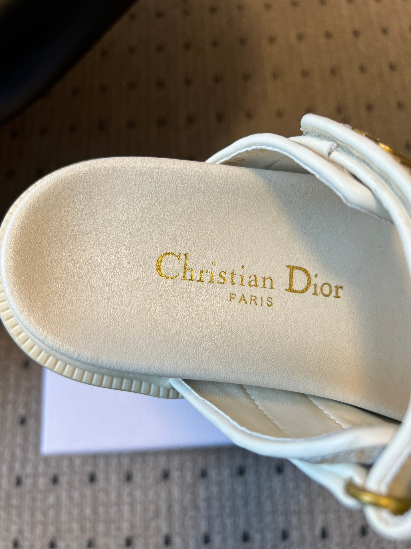 CD 26 Flat Slippers White Beige Sheepskin Embroidered Fabric 621801