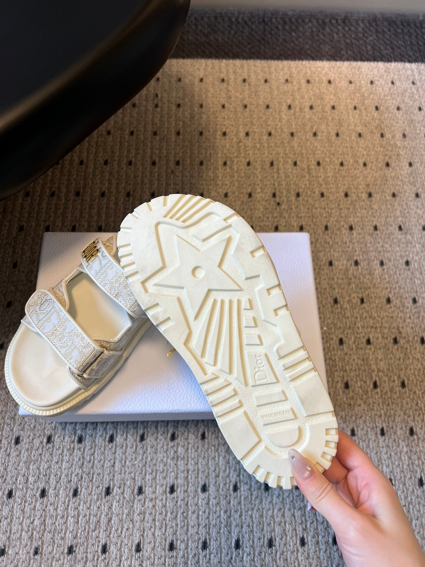 CD 26 Flat Slippers White Beige Sheepskin Embroidered Fabric 621801