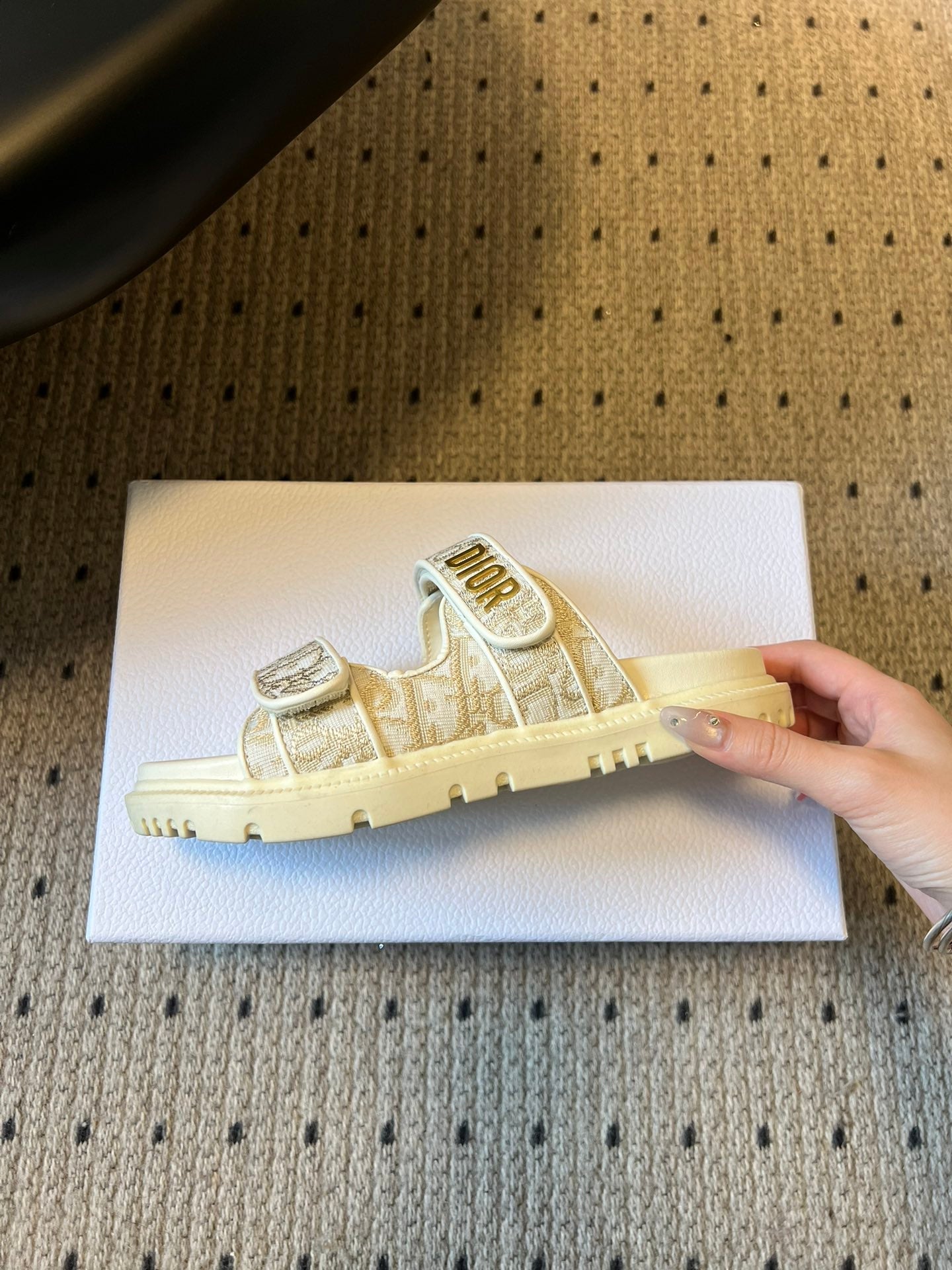 CD 26 Flat Slippers White Beige Sheepskin Embroidered Fabric 621801