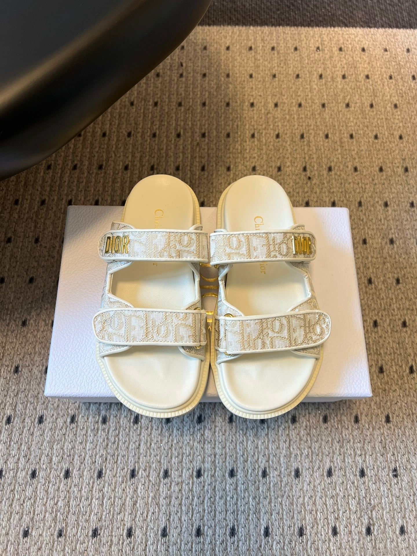 CD 26 Flat Slippers White Beige Sheepskin Embroidered Fabric 621801