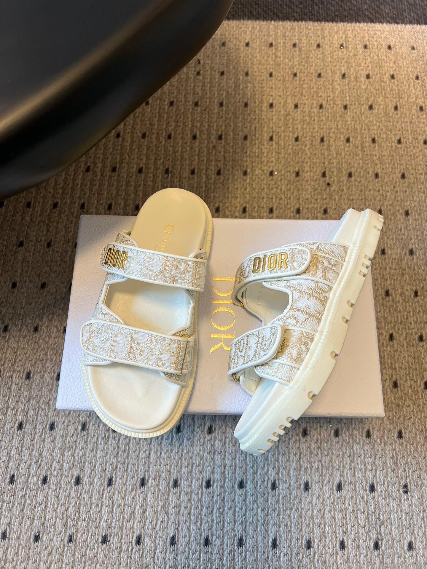 CD 26 Flat Slippers White Beige Sheepskin Embroidered Fabric 621801