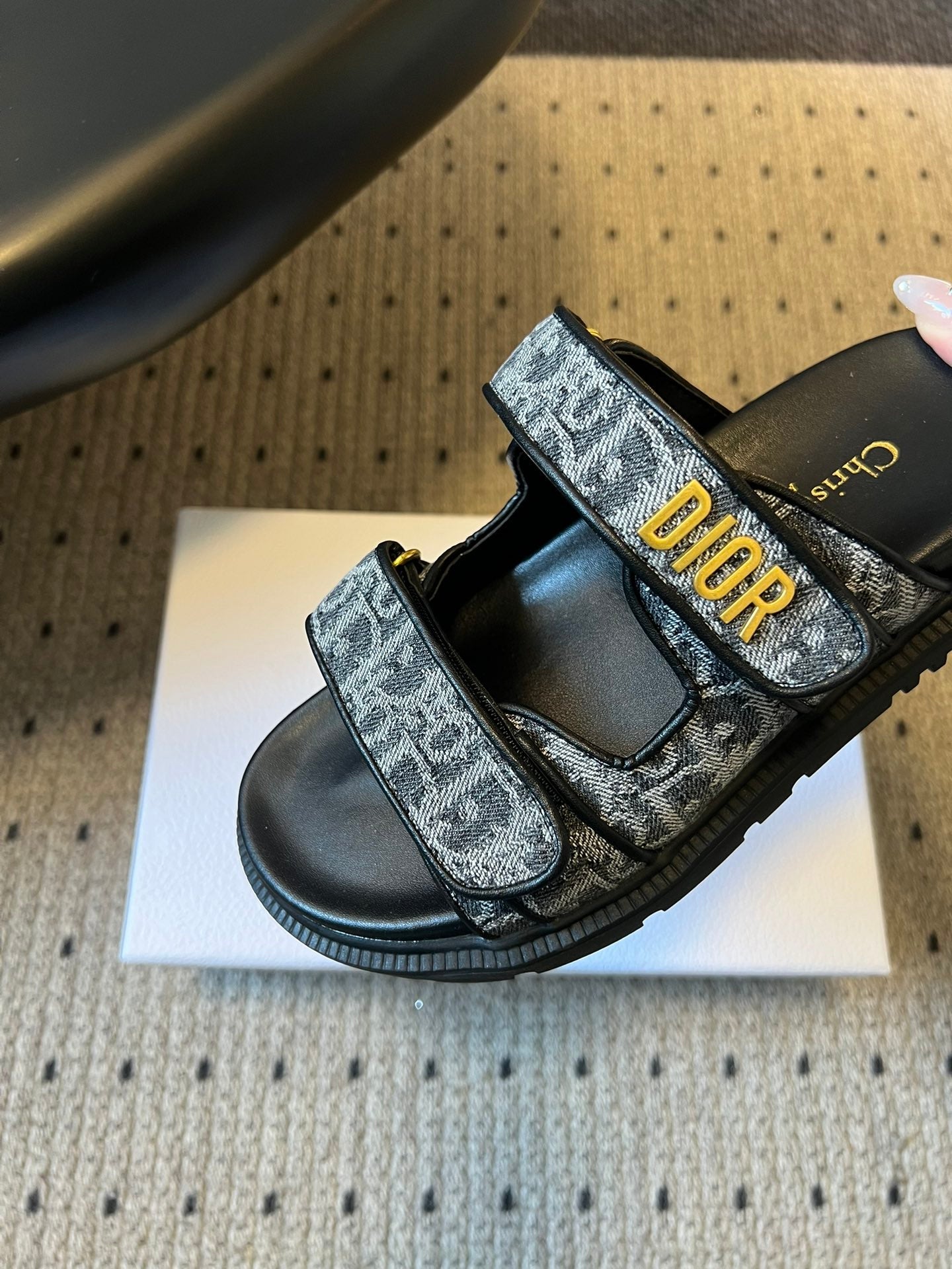 CD 26 Flat Slippers Black Blue Sheepskin Embroidered Fabric 621802