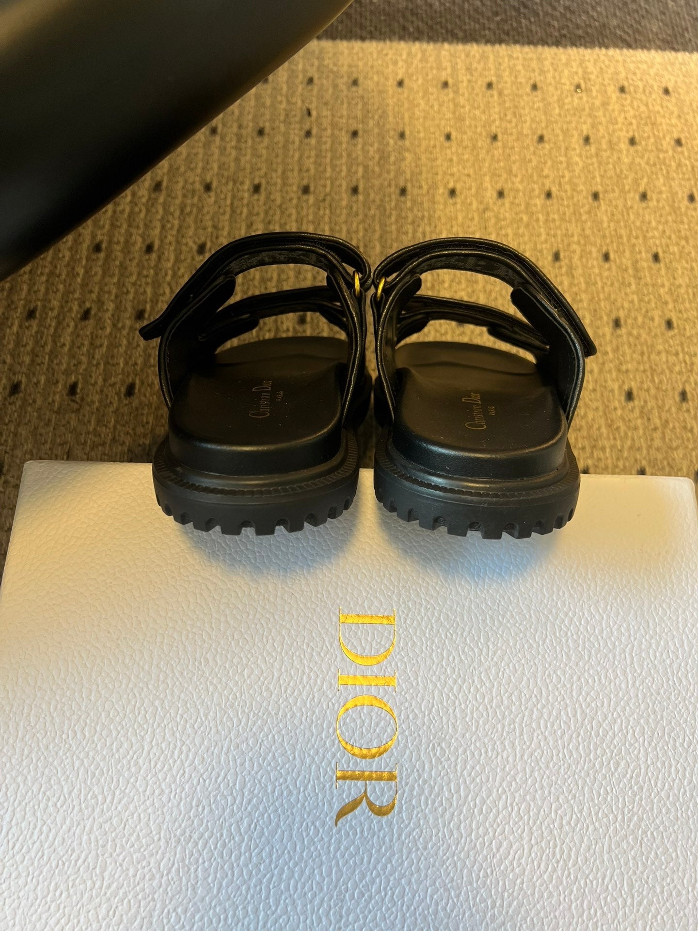 CD 26 Flat Slippers Black Blue Sheepskin Embroidered Fabric 621802