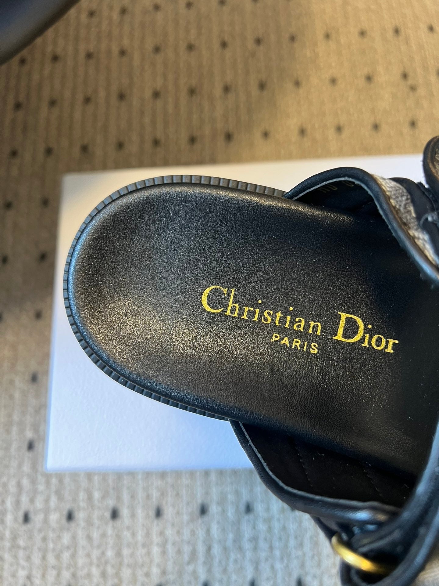 CD 26 Flat Slippers Black Blue Sheepskin Embroidered Fabric 621802