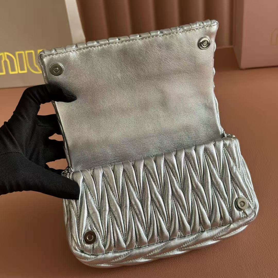 Miu Miu 2026 Matelasse Bag 18cm Silver Leather