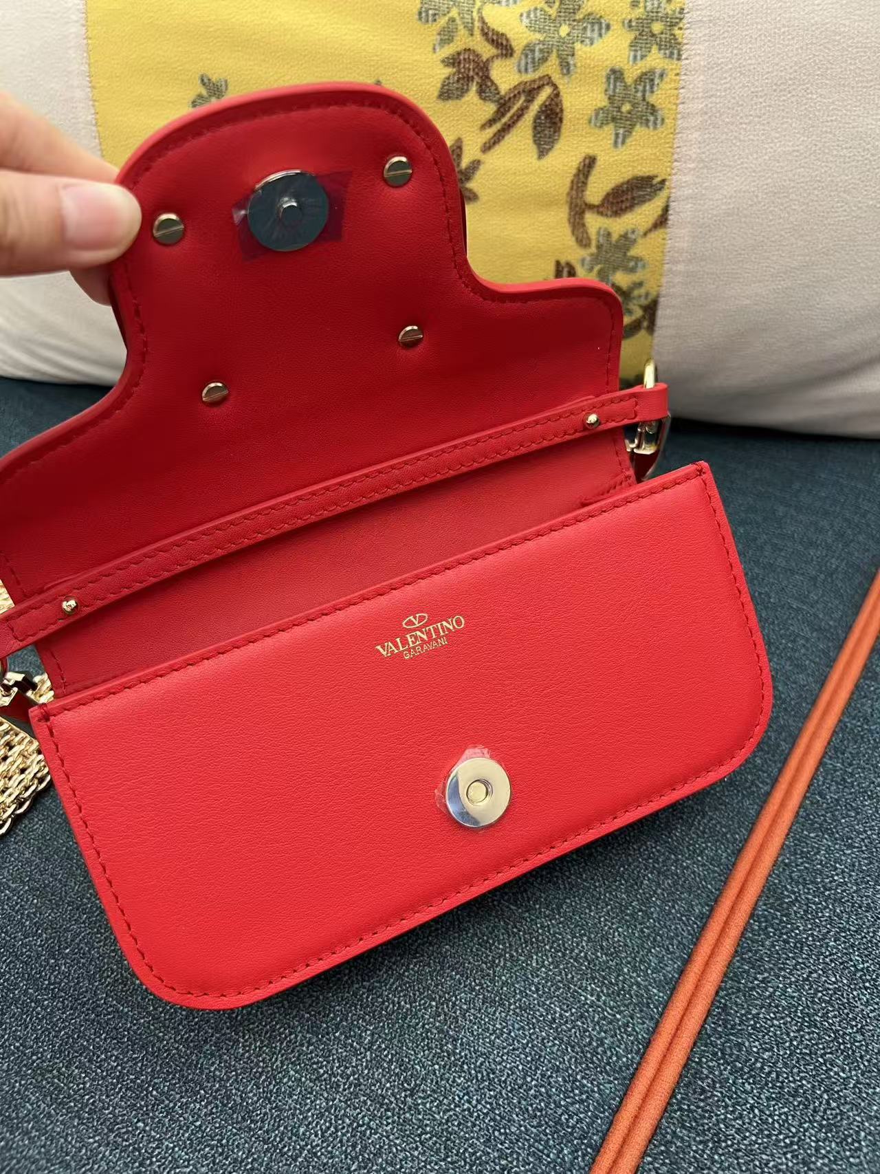 Valentino 2026 Garavani Loco Bag 20cm Red Leather