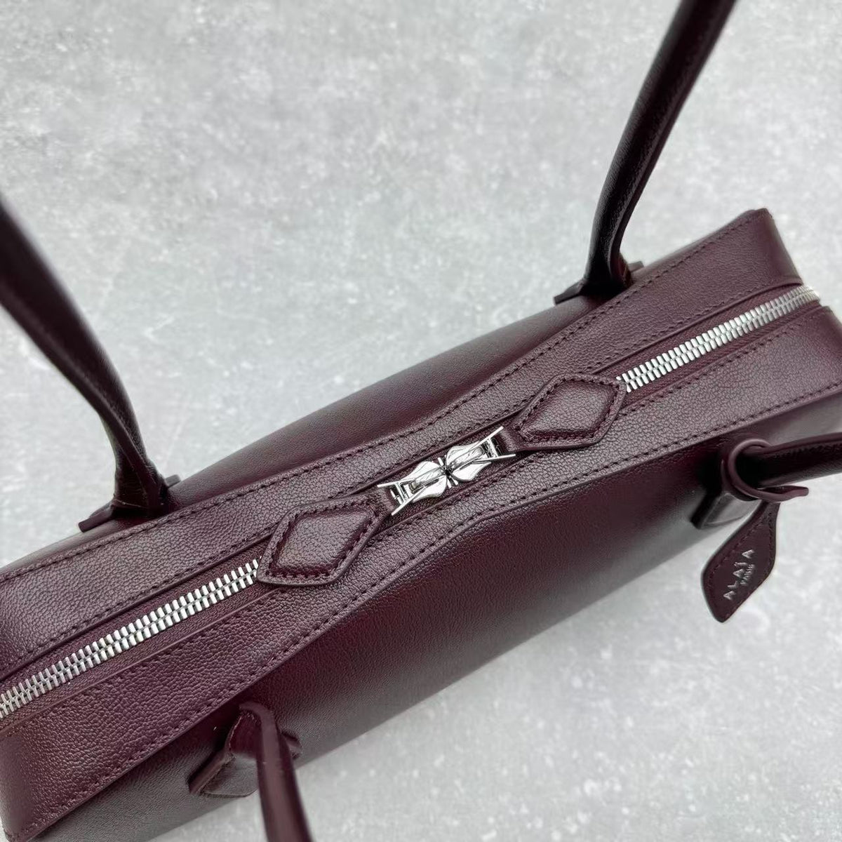 Alaia 2026 Le Teckel Medium Bag Burgundy Leather