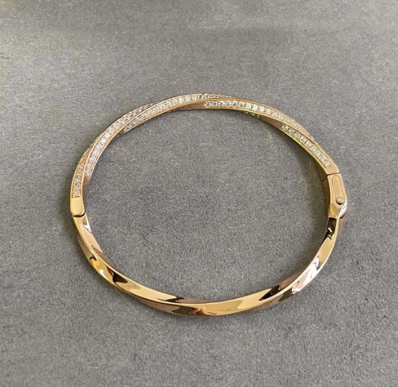 GRA SPIRAL DIAMOND PAVED BRACELET