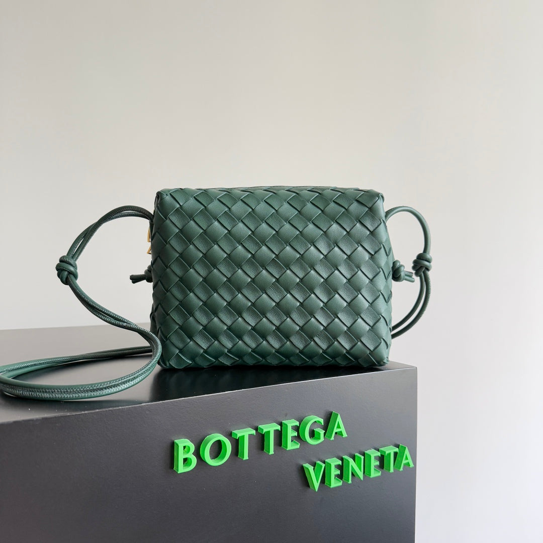 BV Loop 22cm Bag Lambskin 242916