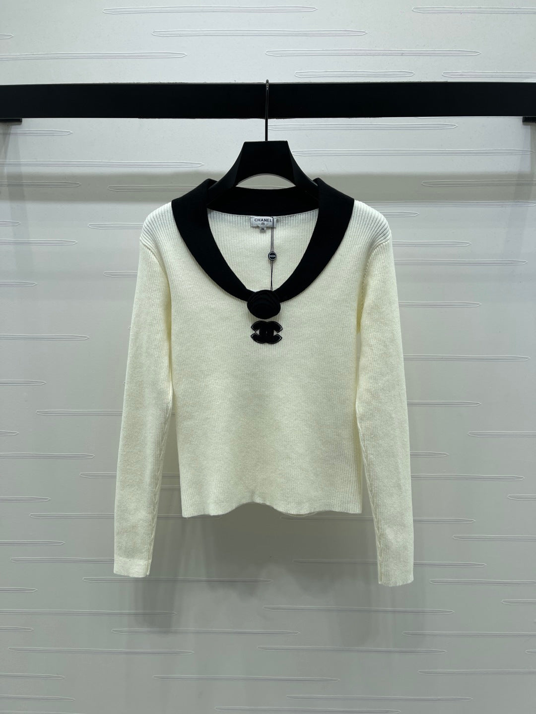 Chanel 2026 Knit Long-sleeved Top Black and White Wool