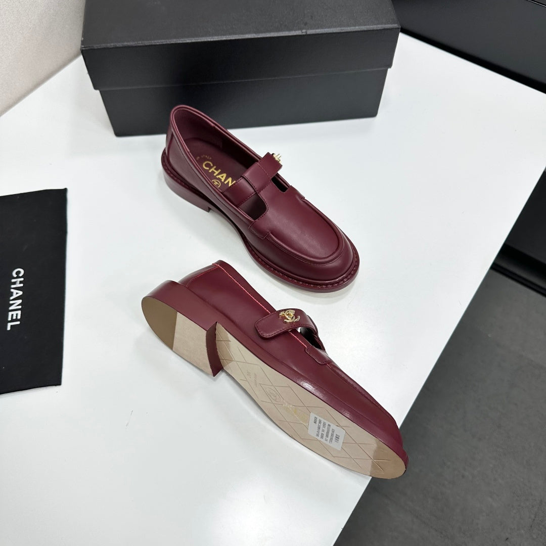 Chanel 2026 CC Turnlock Loafers Cowhide 944554
