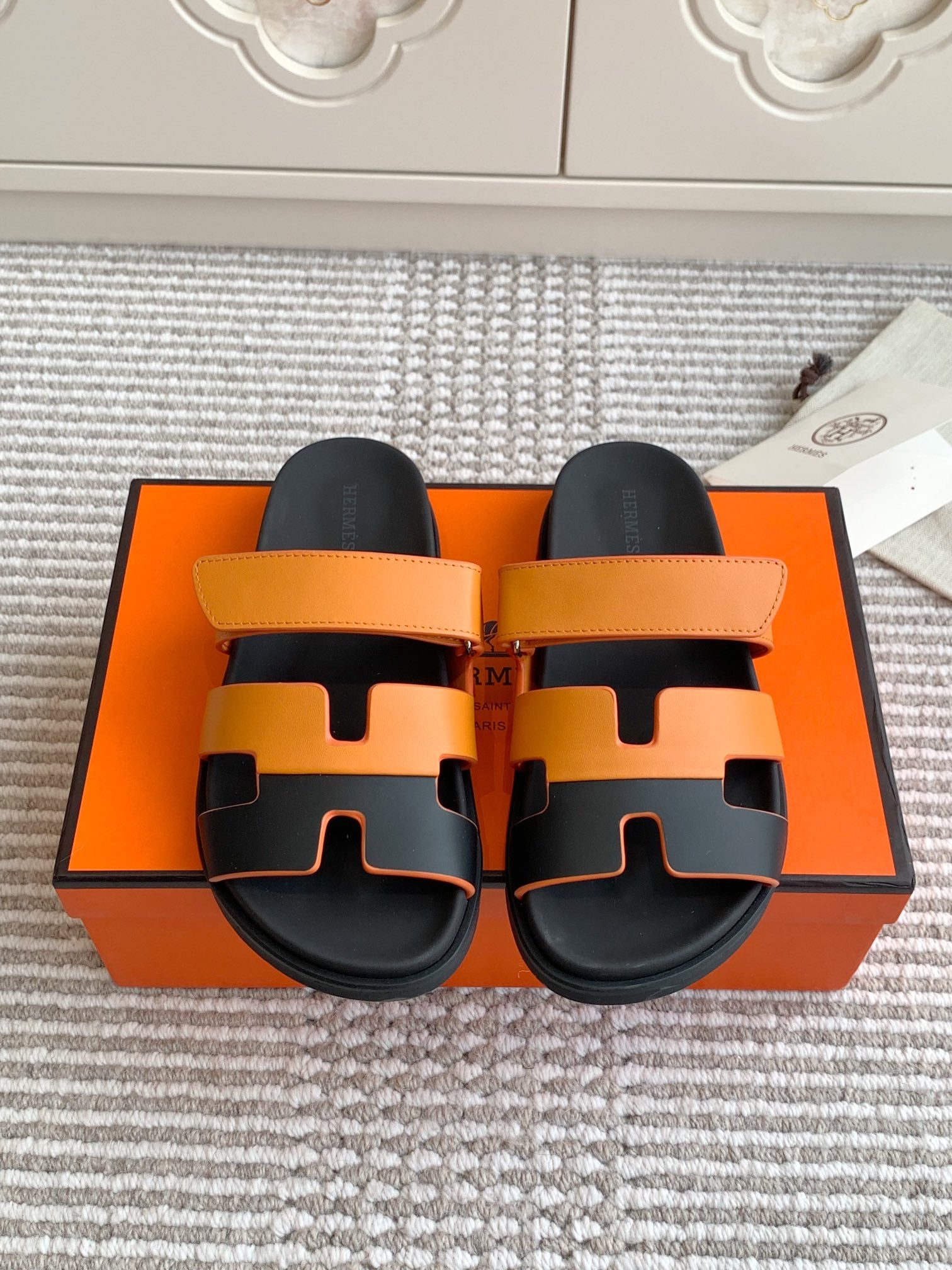 Hermes 2026 Chypre Sandal Two-tone Calfskin 982191