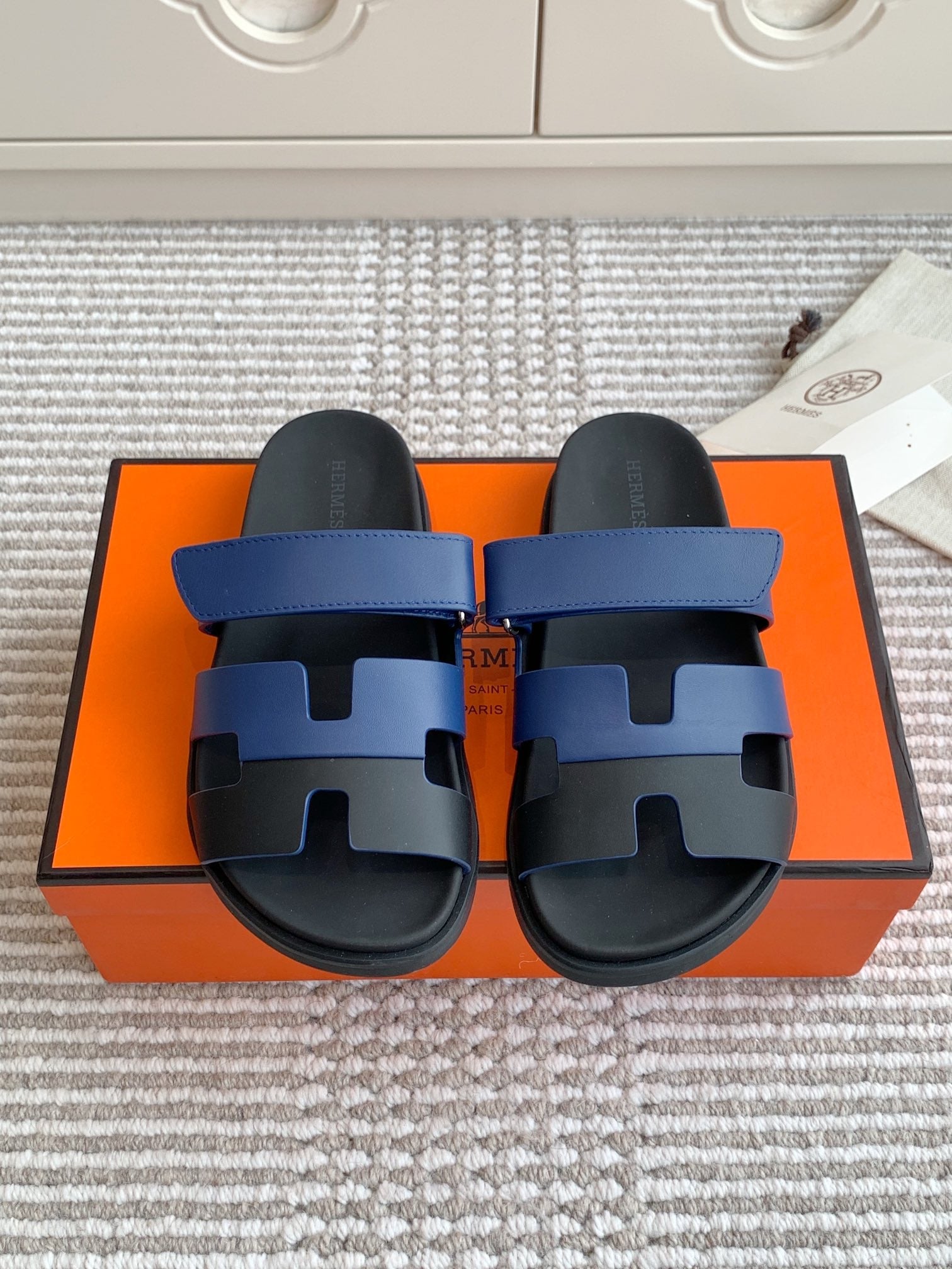 Hermes 2026 Chypre Sandal Two-tone Calfskin 982191