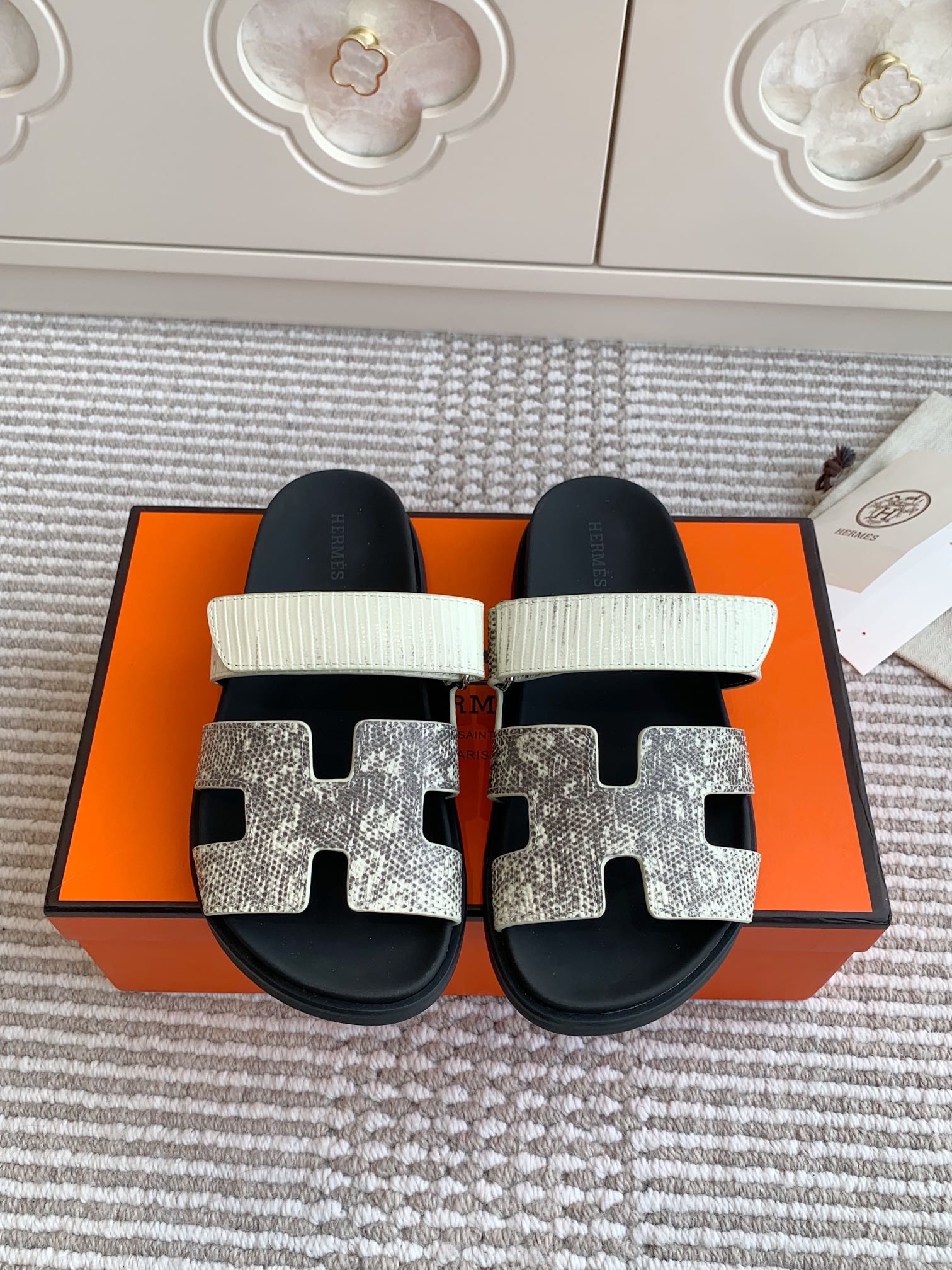 Hermes 2026 Chypre Sandal Lizard-patterned Leather 982179