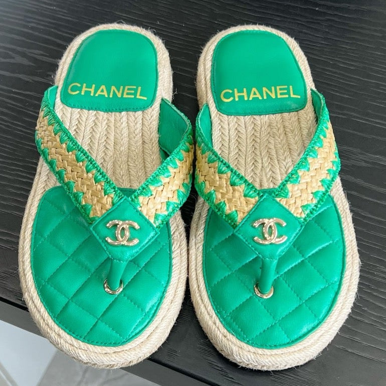 Chanel 2026 Flip-Flops Sandals Straw Leather 977297