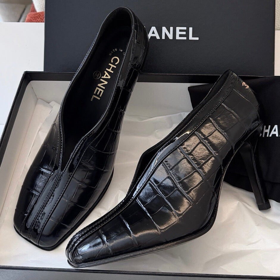 Chanel 2026 Crocodile-Embossed Pumps 95mm Patent Leather 129363