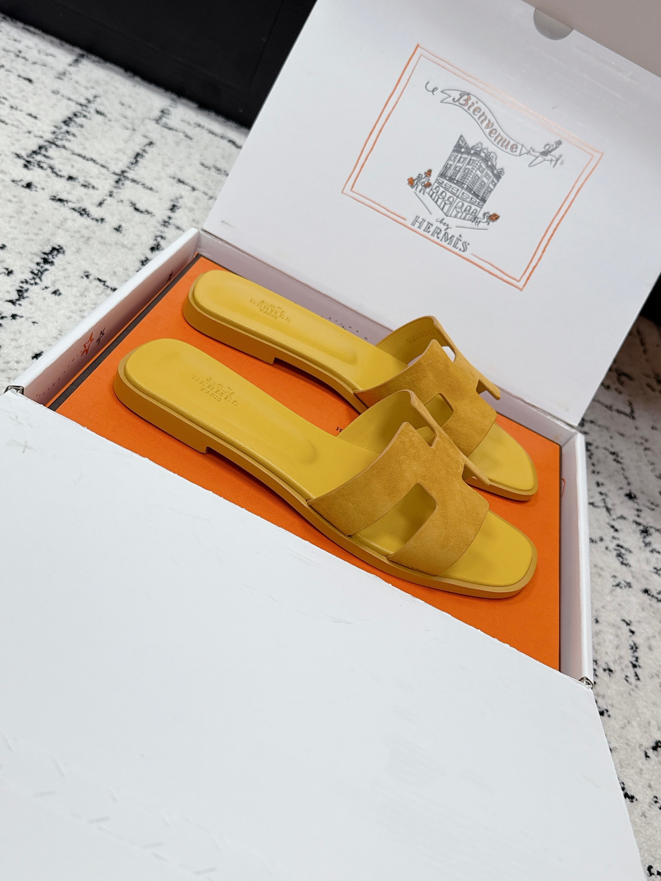 HM 26ss Oran Sandals Yellow Suede Cowhide 617194