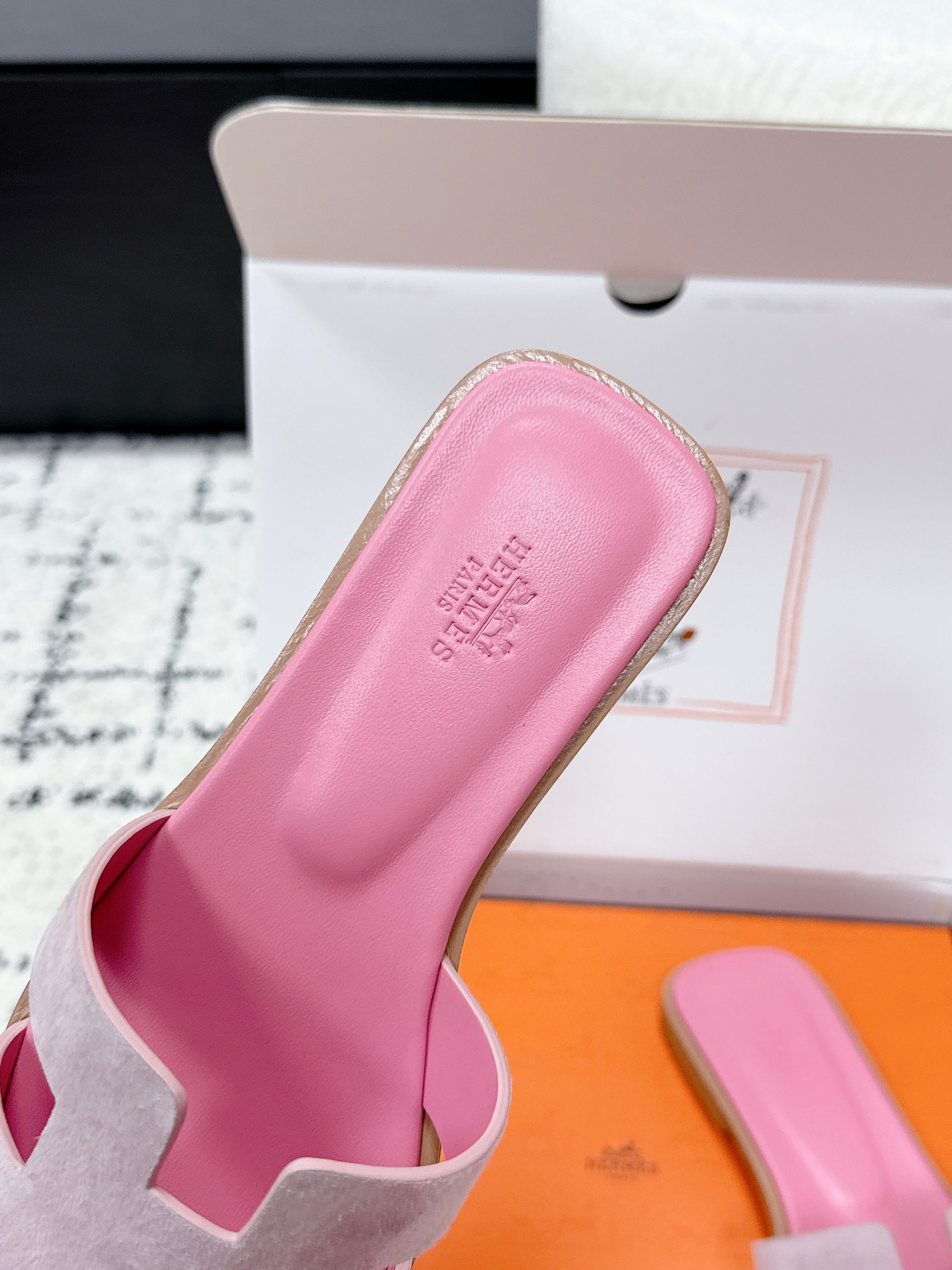 HM 26ss Oran Sandals Pink Suede Cowhide 617195