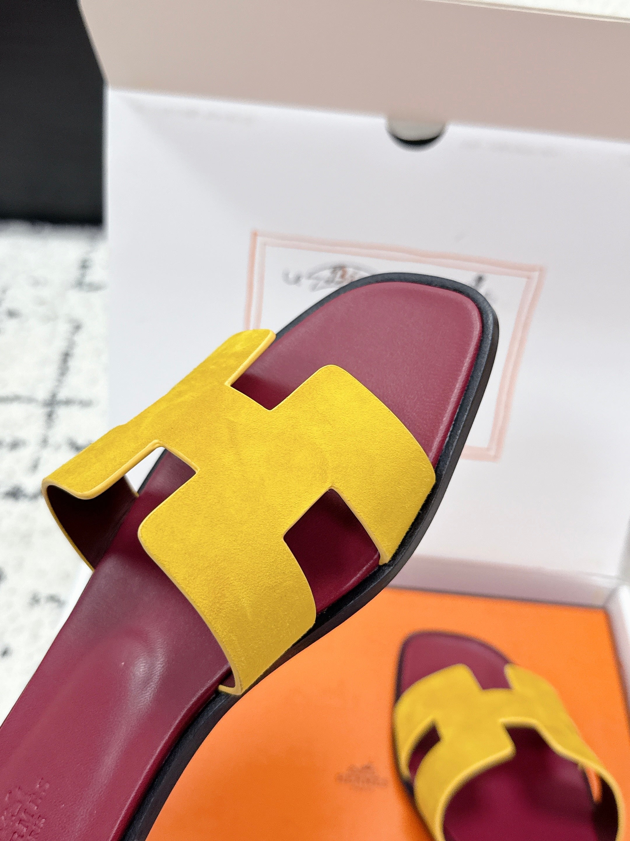 HM 26ss Oran Sandals Burgundy Yellow Suede Cowhide 617196