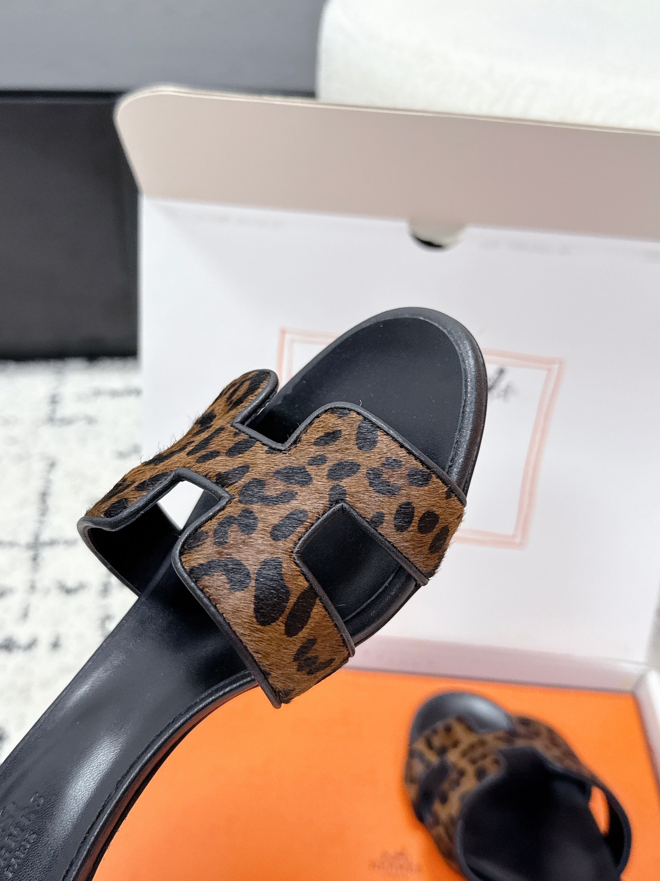 HM 26ss High-Heeled Sandals 50 Black Brown Cowhide 617228