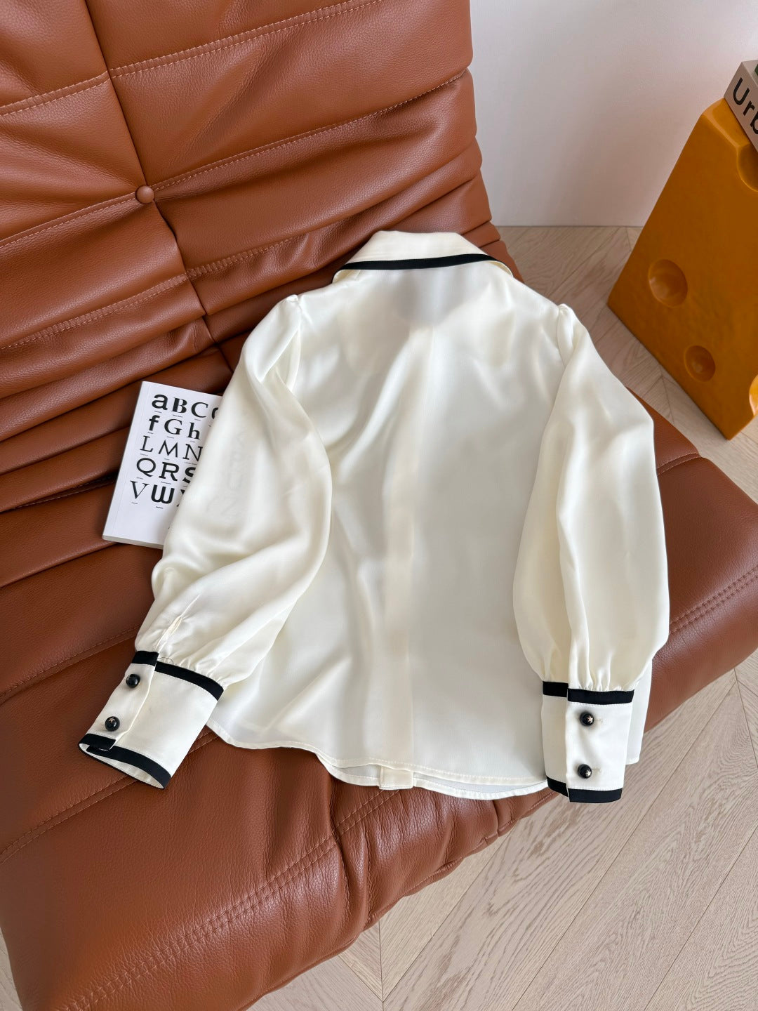 CC 25 Three-dimensional Floral Bow Shirt White Statin Fabric