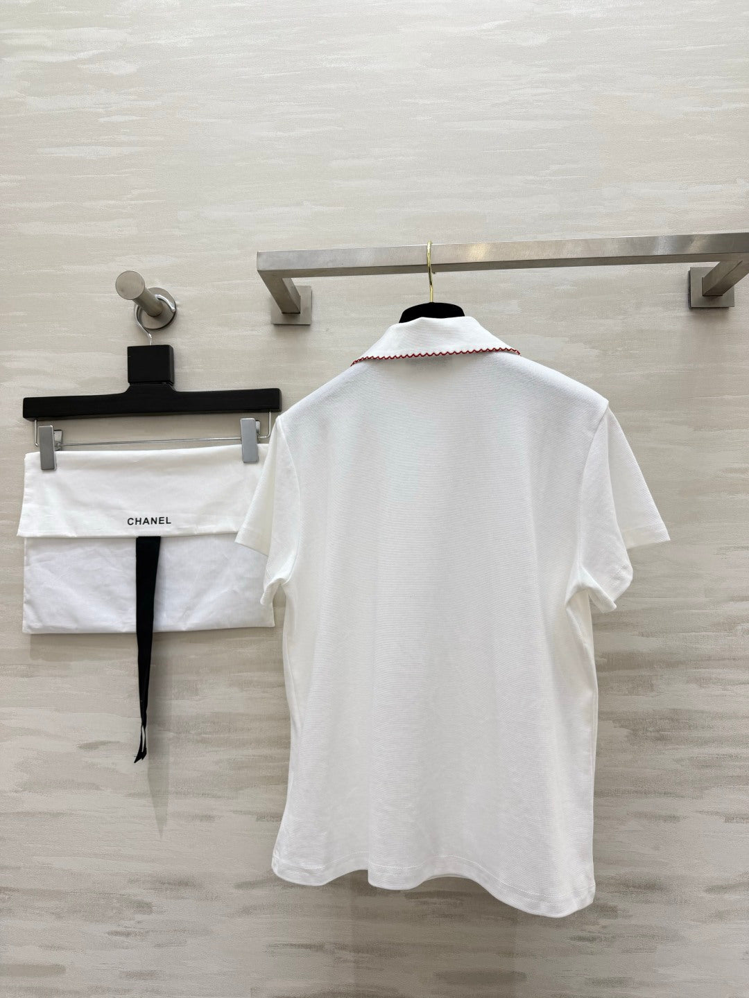 Chanel 2026 Red-Trimmed Peter Pan Collar Polo Short-Sleeve White Cotton 666394