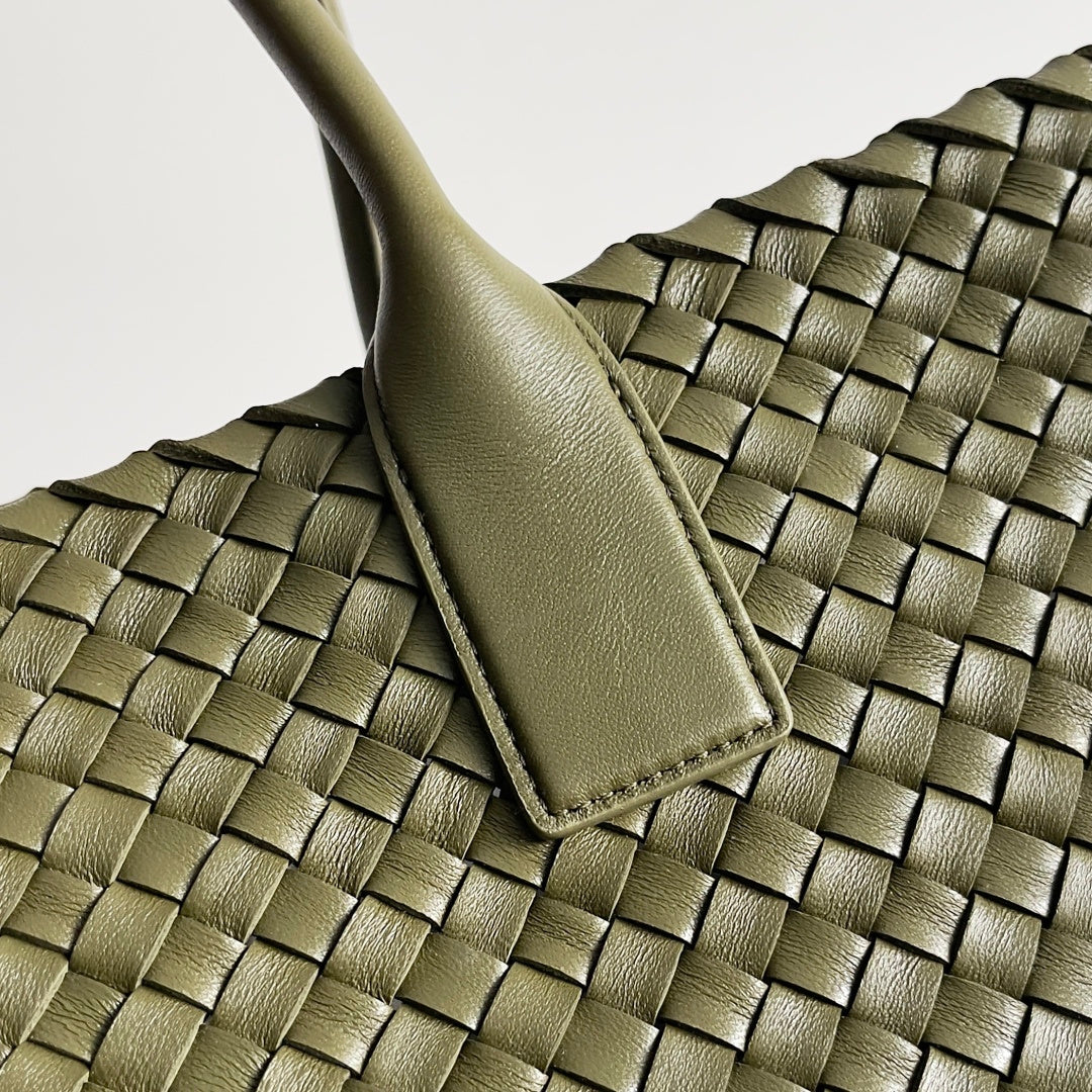 Bottega Veneta 2026 Cabat Tote Bag 51cm Green Lambskin 135812