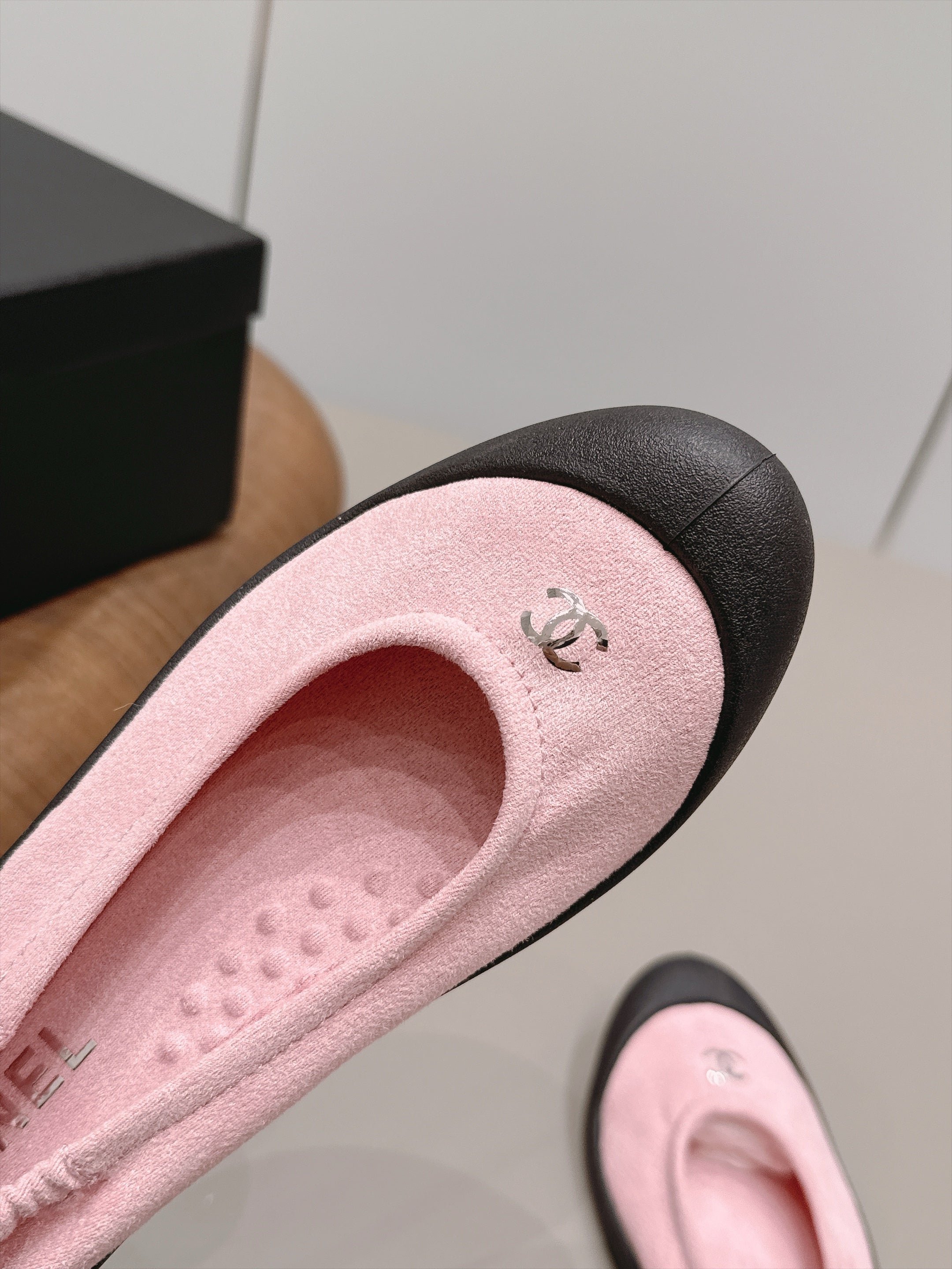 Chanel 2026 Round-Toe Wrinkled Ballet Flat Suede 976100