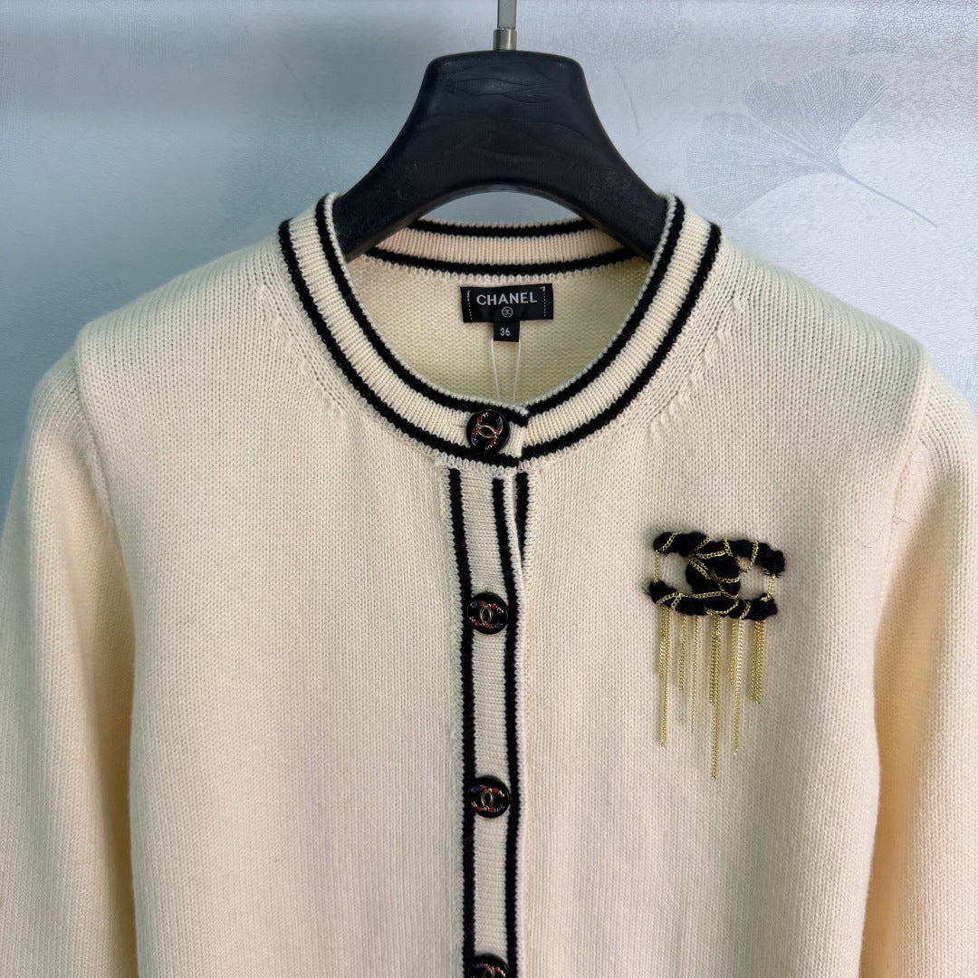 Chanel 2026 Brooch Cardigan Wool 449278