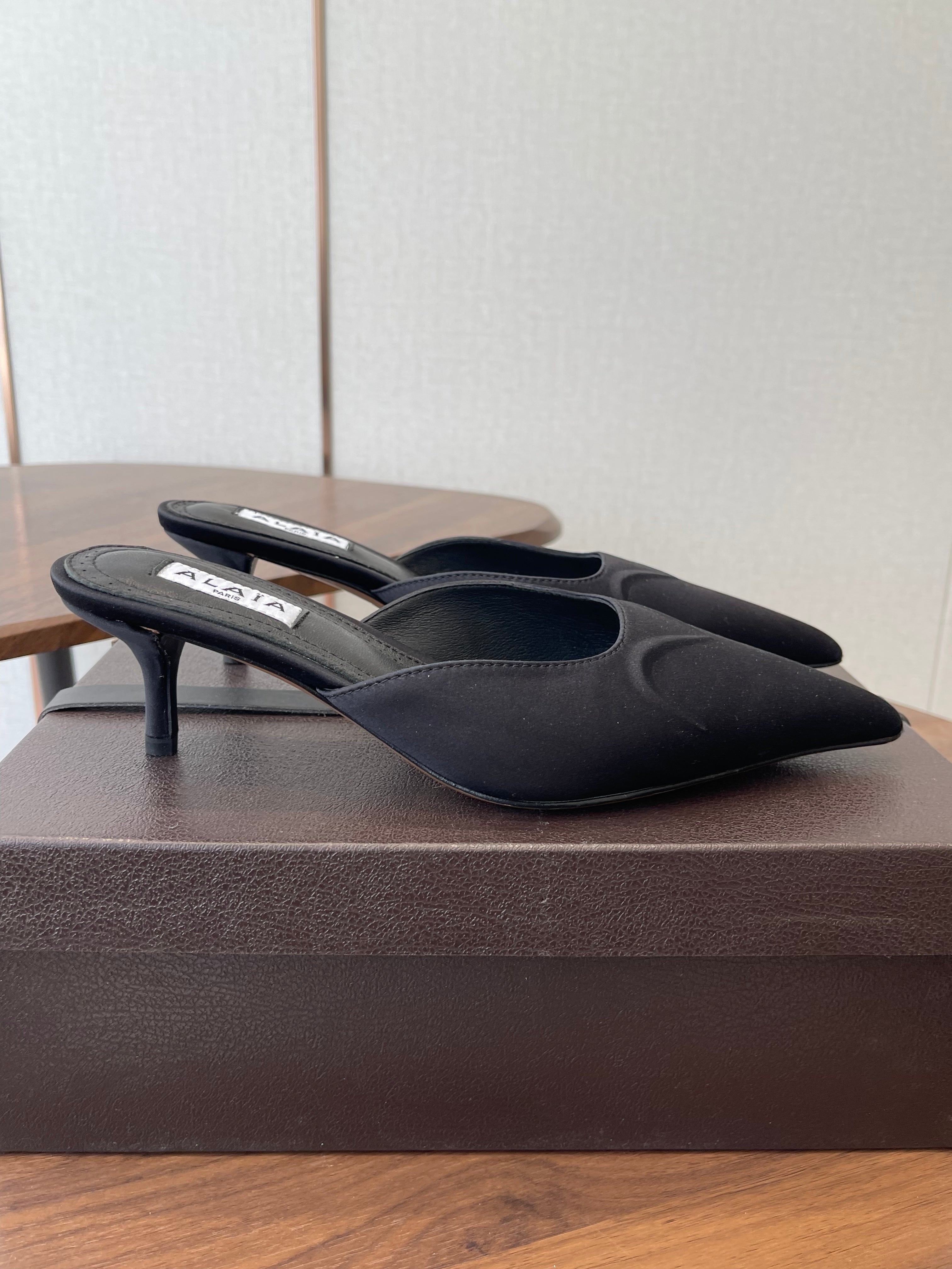 Alaia 26  Pointed-toe Mules 50 Black Sheepskin 624906