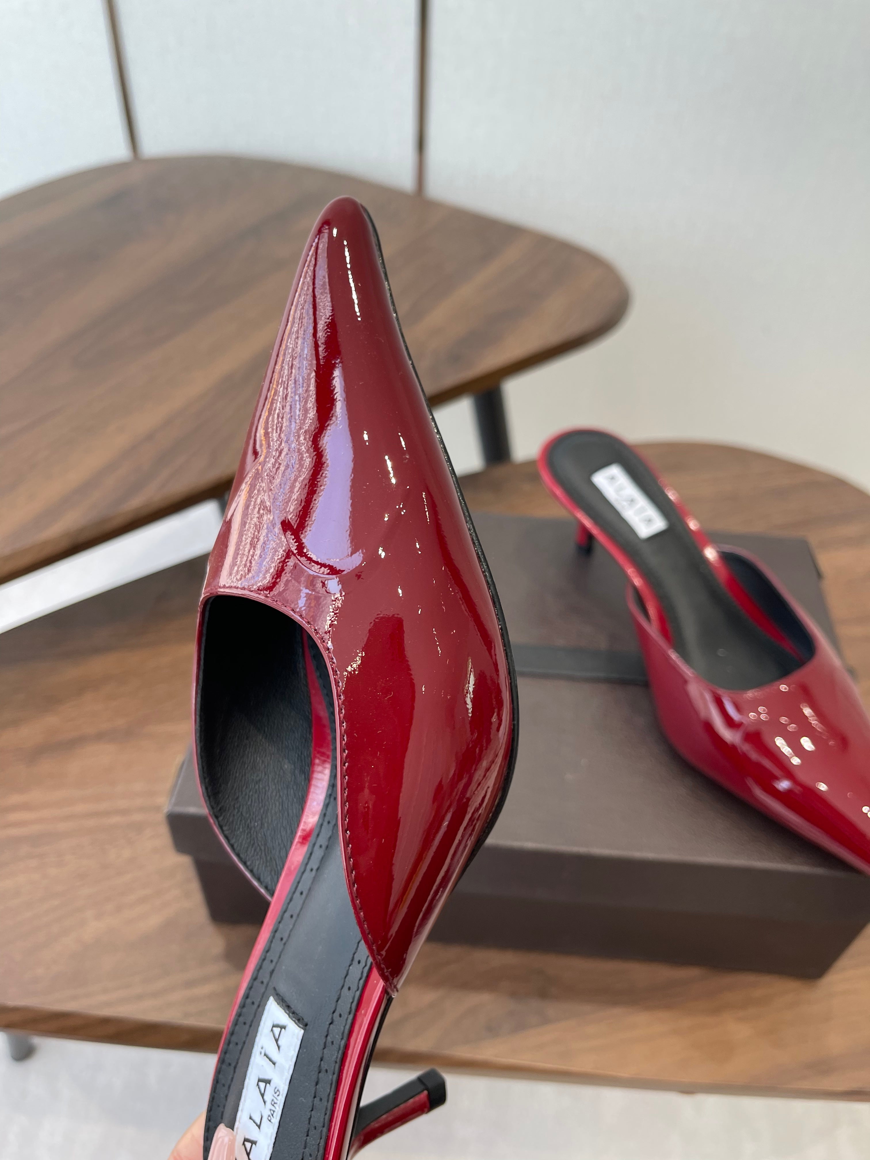 Alaia 26  Pointed-toe Mules 50 Dark Red Patent Leather